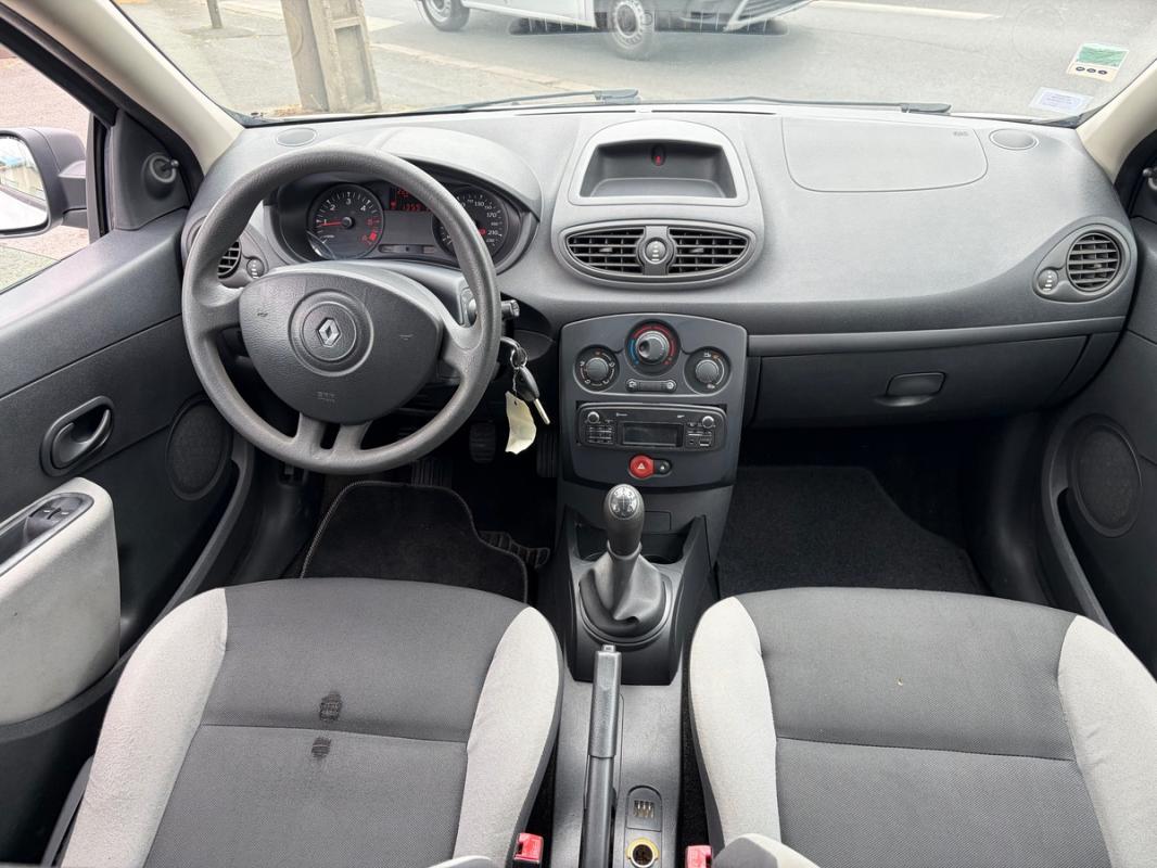 Renault Clio III 1.5L DCI 2011 75 e co2 Authentique KIT DISTRIBUTION FAITE PAYEMENT EN 3 FOIS
