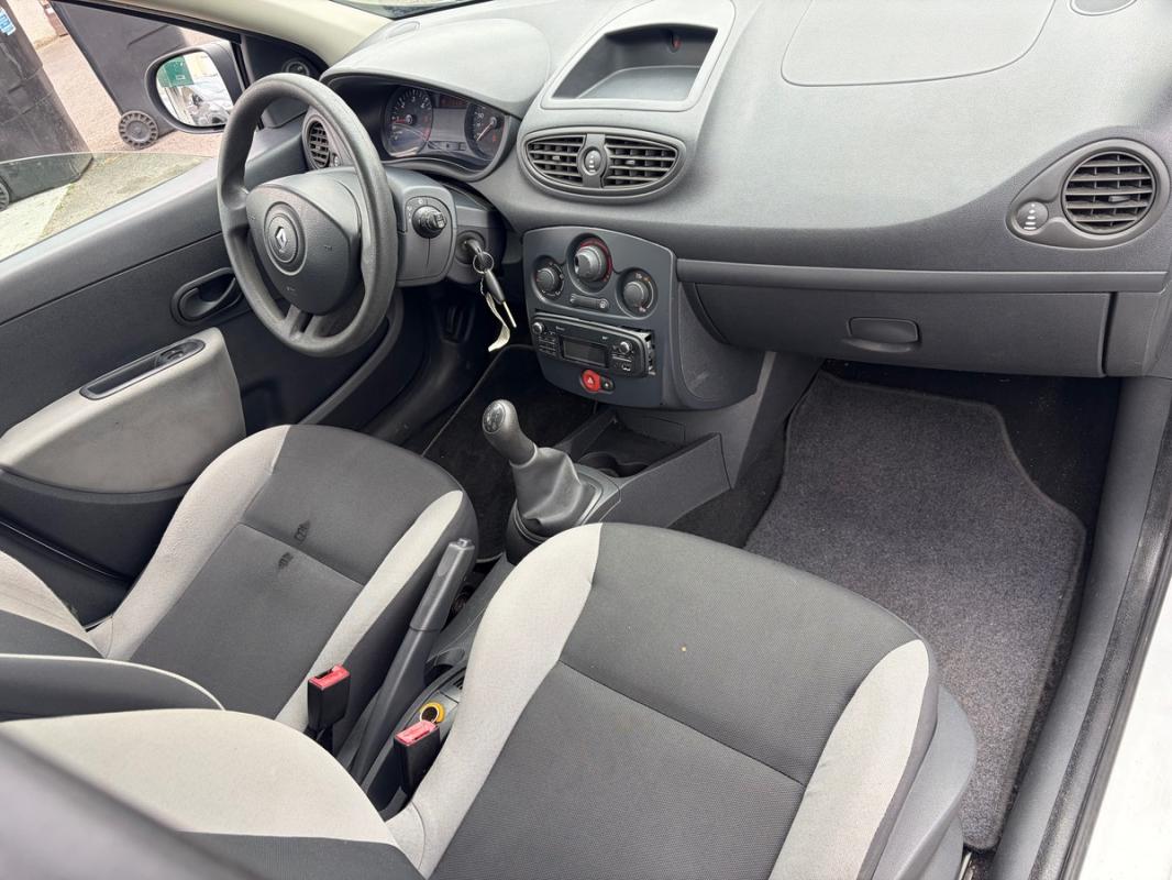 Renault Clio III 1.5L DCI 2011 75 e co2 Authentique KIT DISTRIBUTION FAITE PAYEMENT EN 3 FOIS