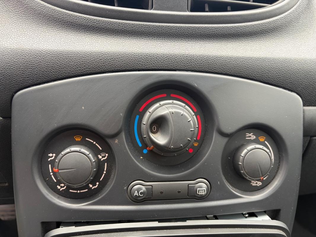 Renault Clio III 1.5L DCI 2011 75 e co2 Authentique KIT DISTRIBUTION FAITE PAYEMENT EN 3 FOIS