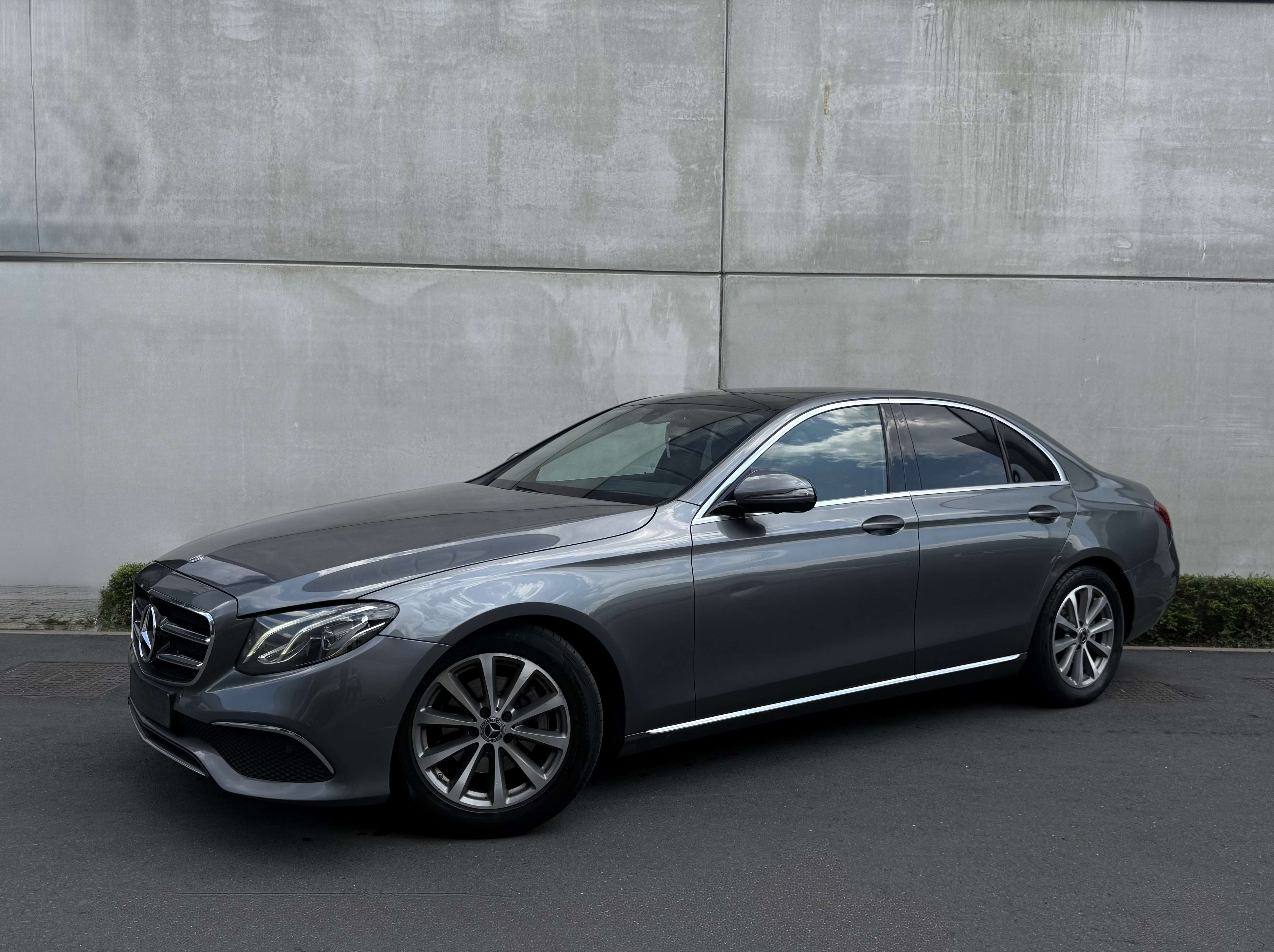 Mercedes-Benz E 200 BUSSINES SOLUTION*TOIT PANO*CUIR*AMBIENT LIGHT*EXP
