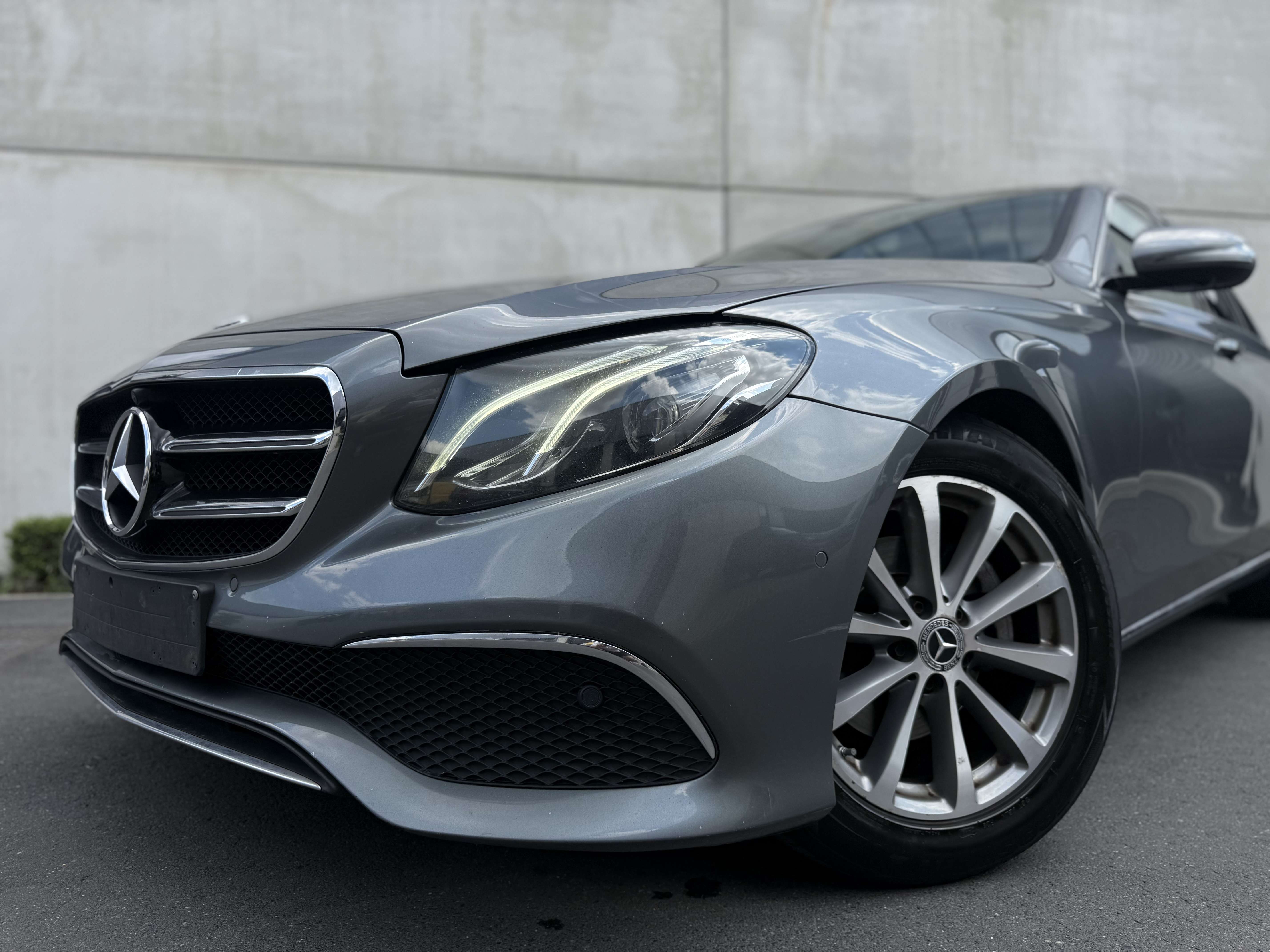 Mercedes-Benz E 200 BUSSINES SOLUTION*TOIT PANO*CUIR*AMBIENT LIGHT*EXP