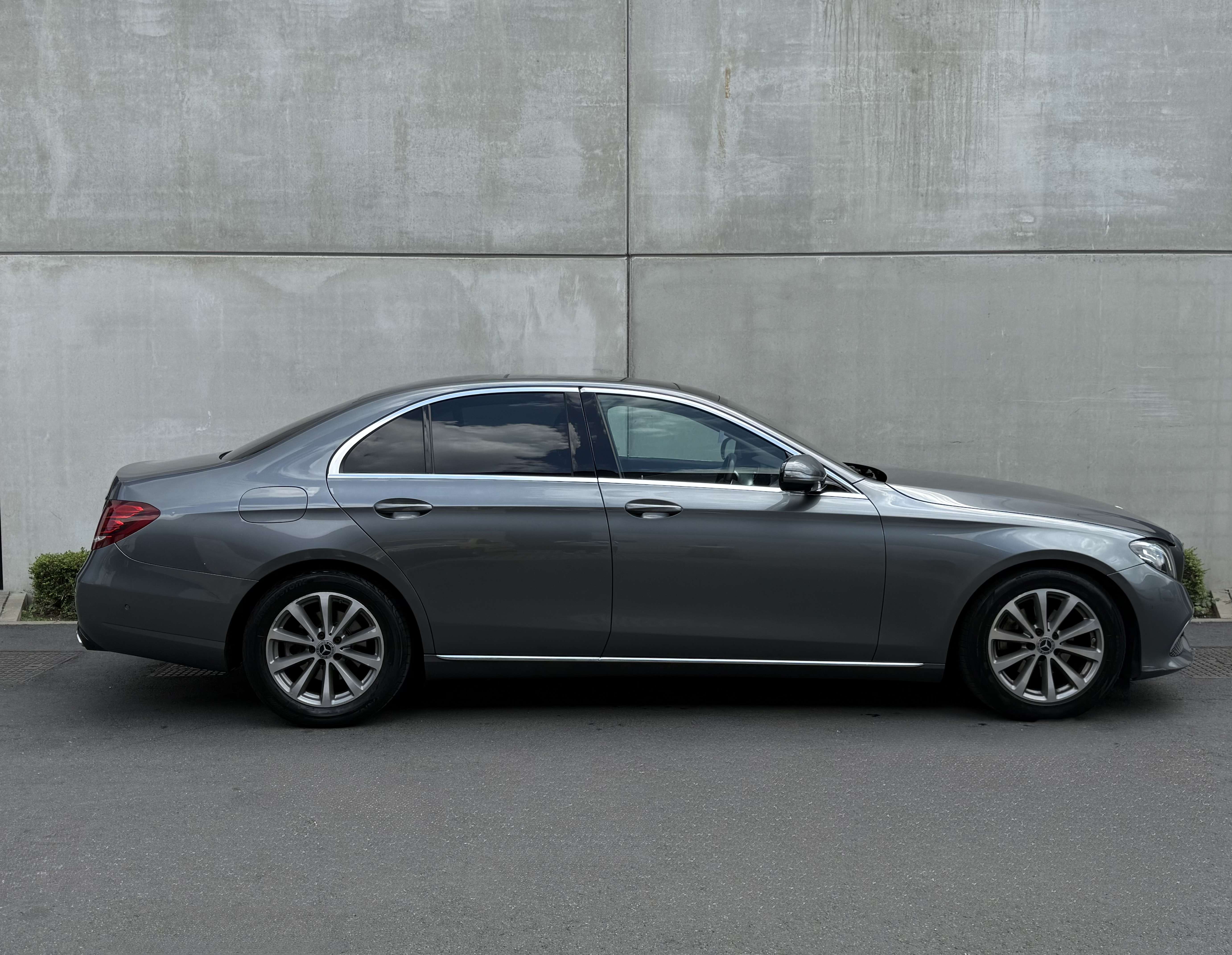 Mercedes-Benz E 200 BUSSINES SOLUTION*TOIT PANO*CUIR*AMBIENT LIGHT*EXP