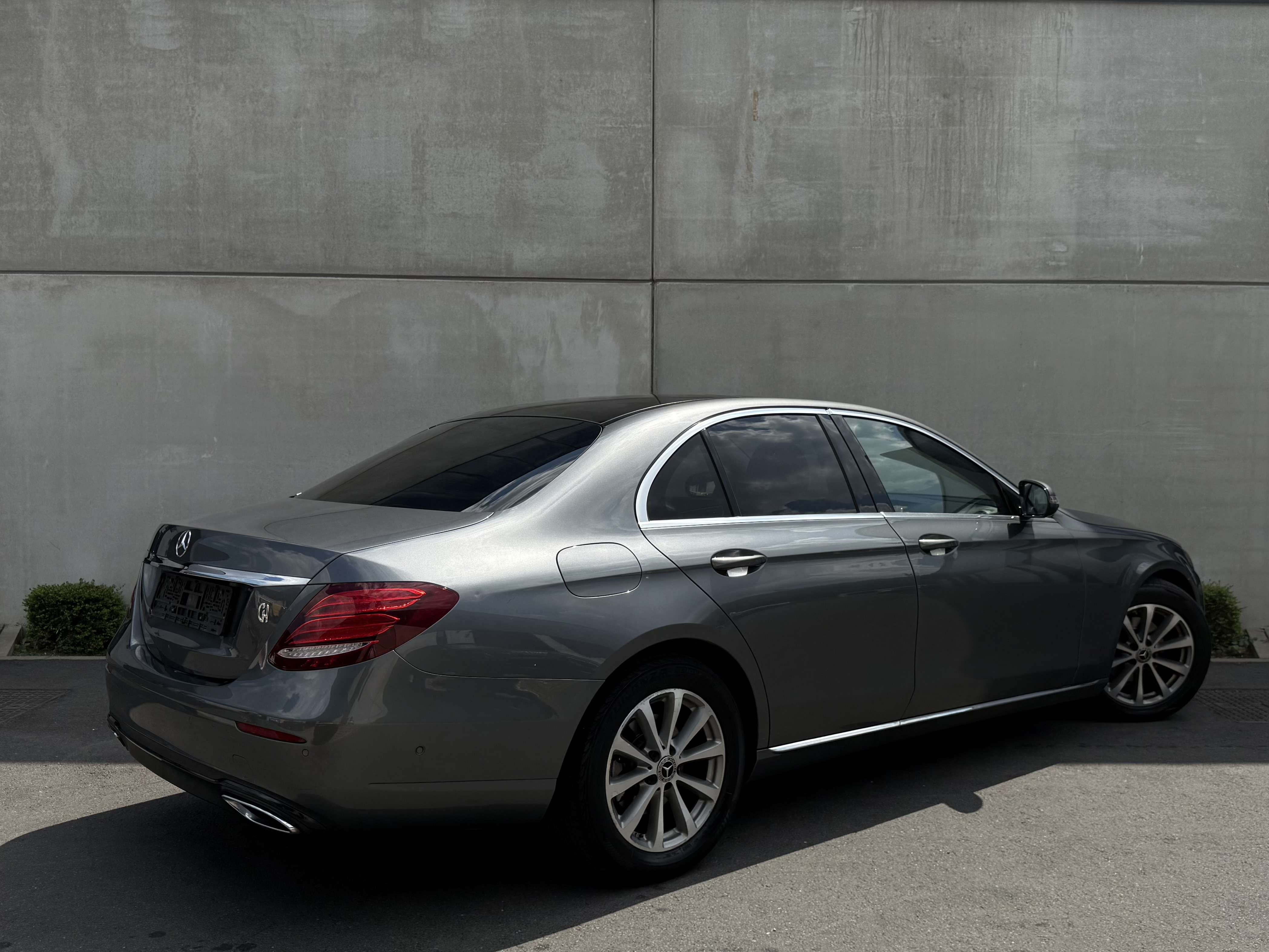 Mercedes-Benz E 200 BUSSINES SOLUTION*TOIT PANO*CUIR*AMBIENT LIGHT*EXP