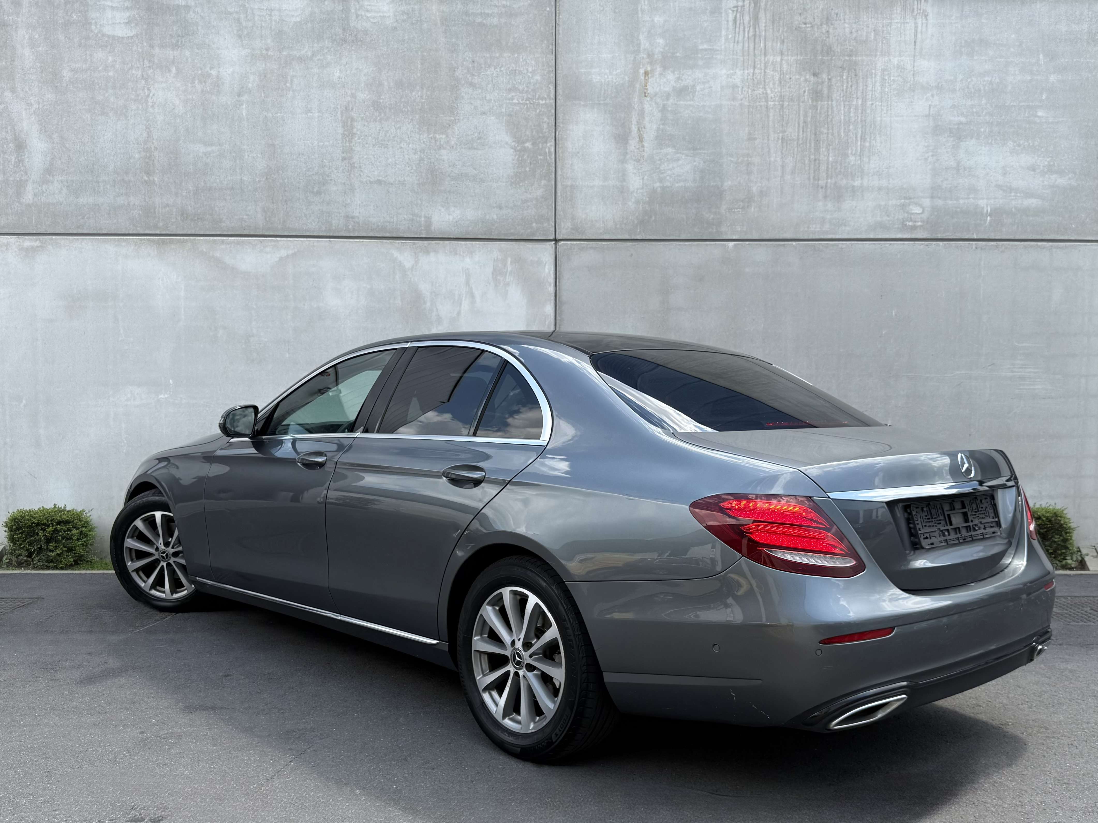 Mercedes-Benz E 200 BUSSINES SOLUTION*TOIT PANO*CUIR*AMBIENT LIGHT*EXP
