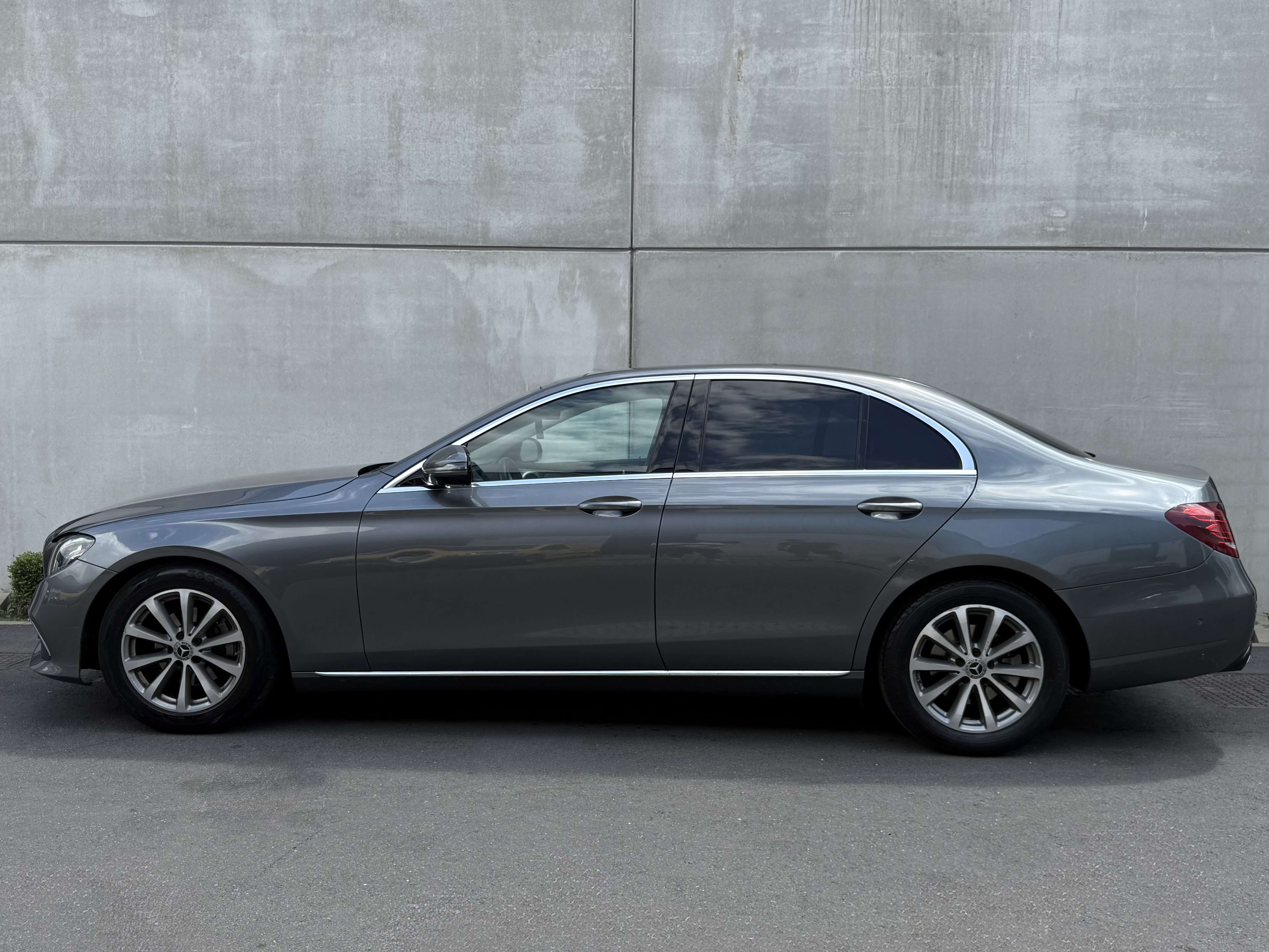 Mercedes-Benz E 200 BUSSINES SOLUTION*TOIT PANO*CUIR*AMBIENT LIGHT*EXP