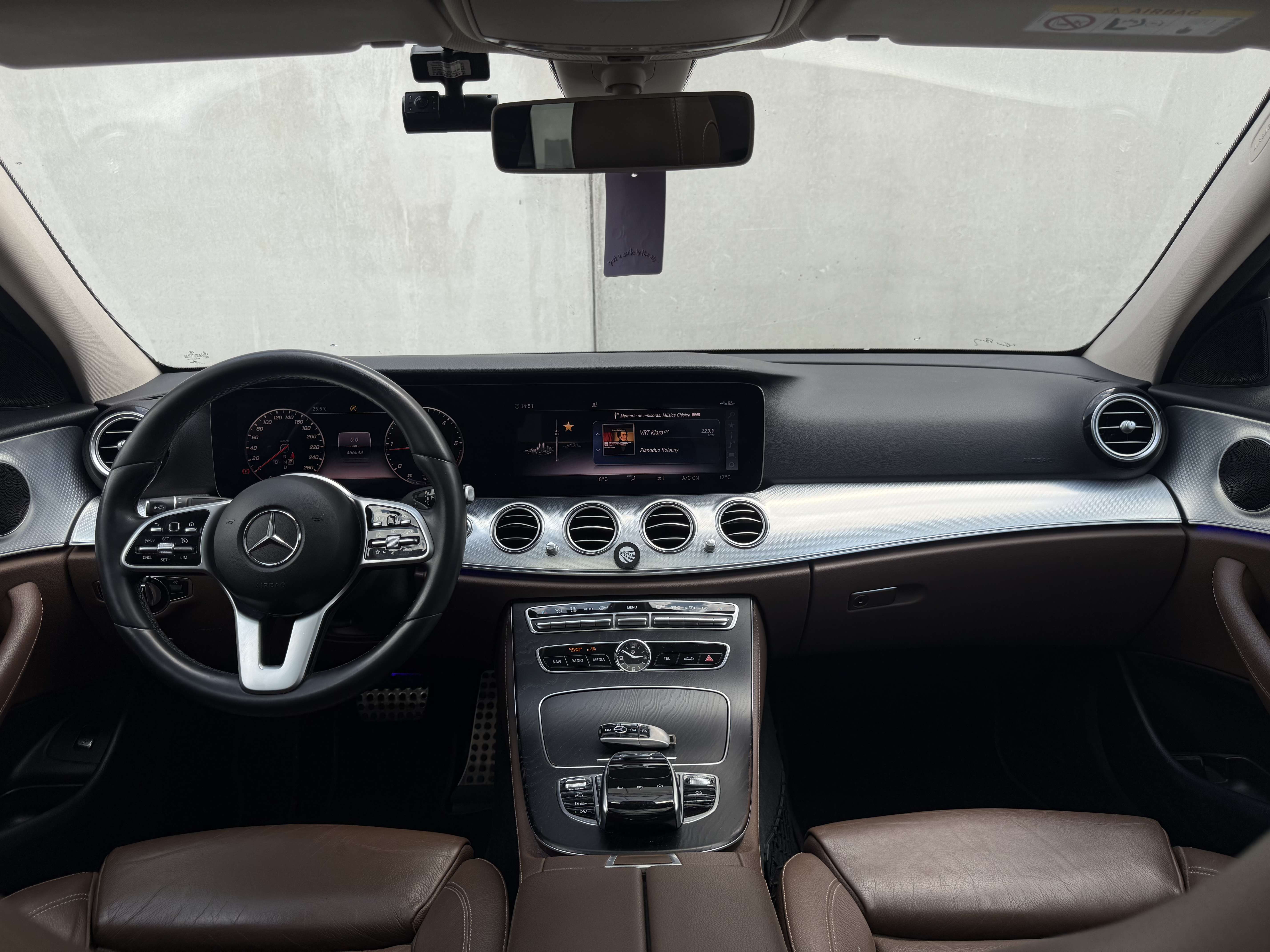 Mercedes-Benz E 200 BUSSINES SOLUTION*TOIT PANO*CUIR*AMBIENT LIGHT*EXP