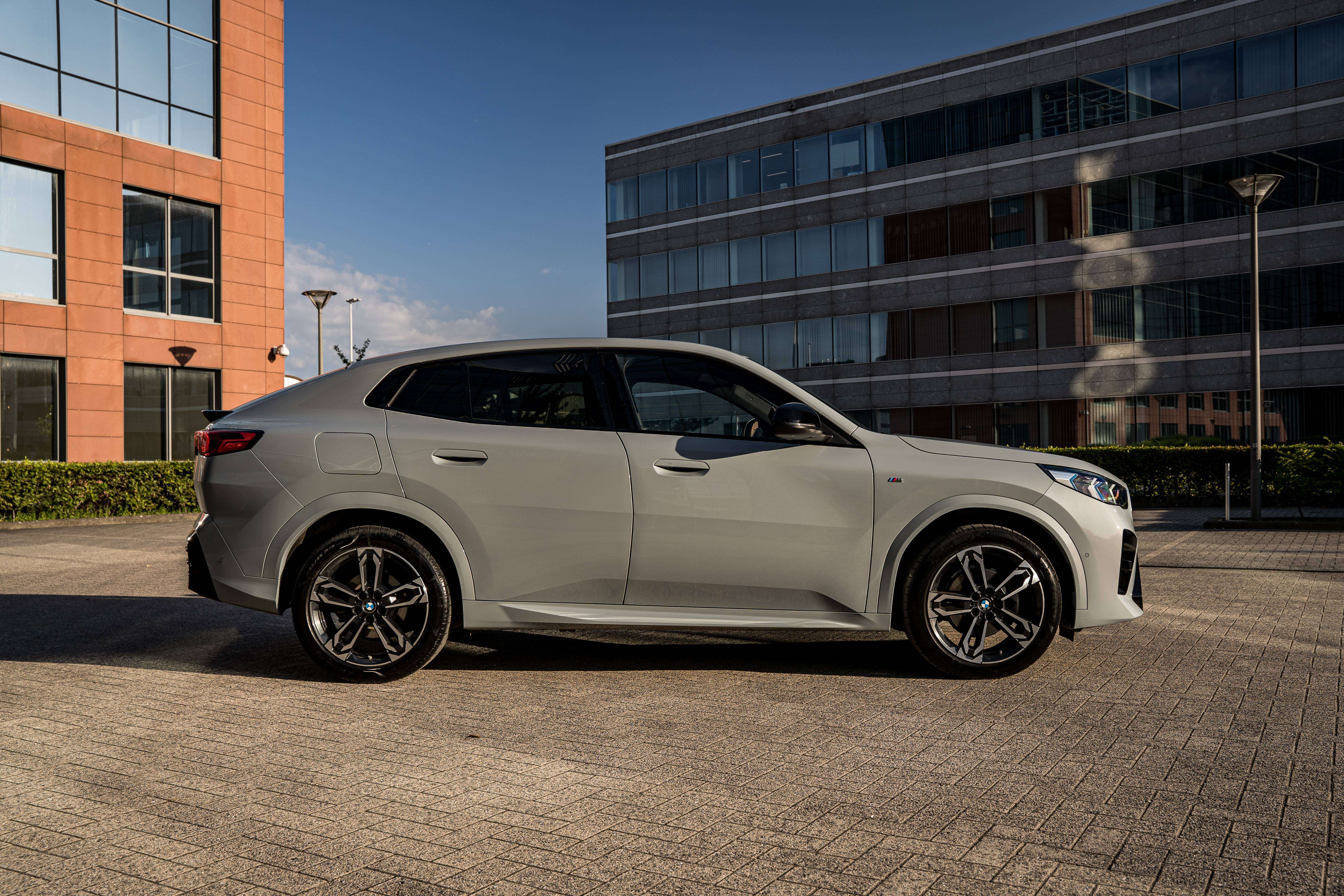BMW X2 PACK M *LED*ALCANTARA/CUIR*BROOKLYN GRAU*SHADOW LINE