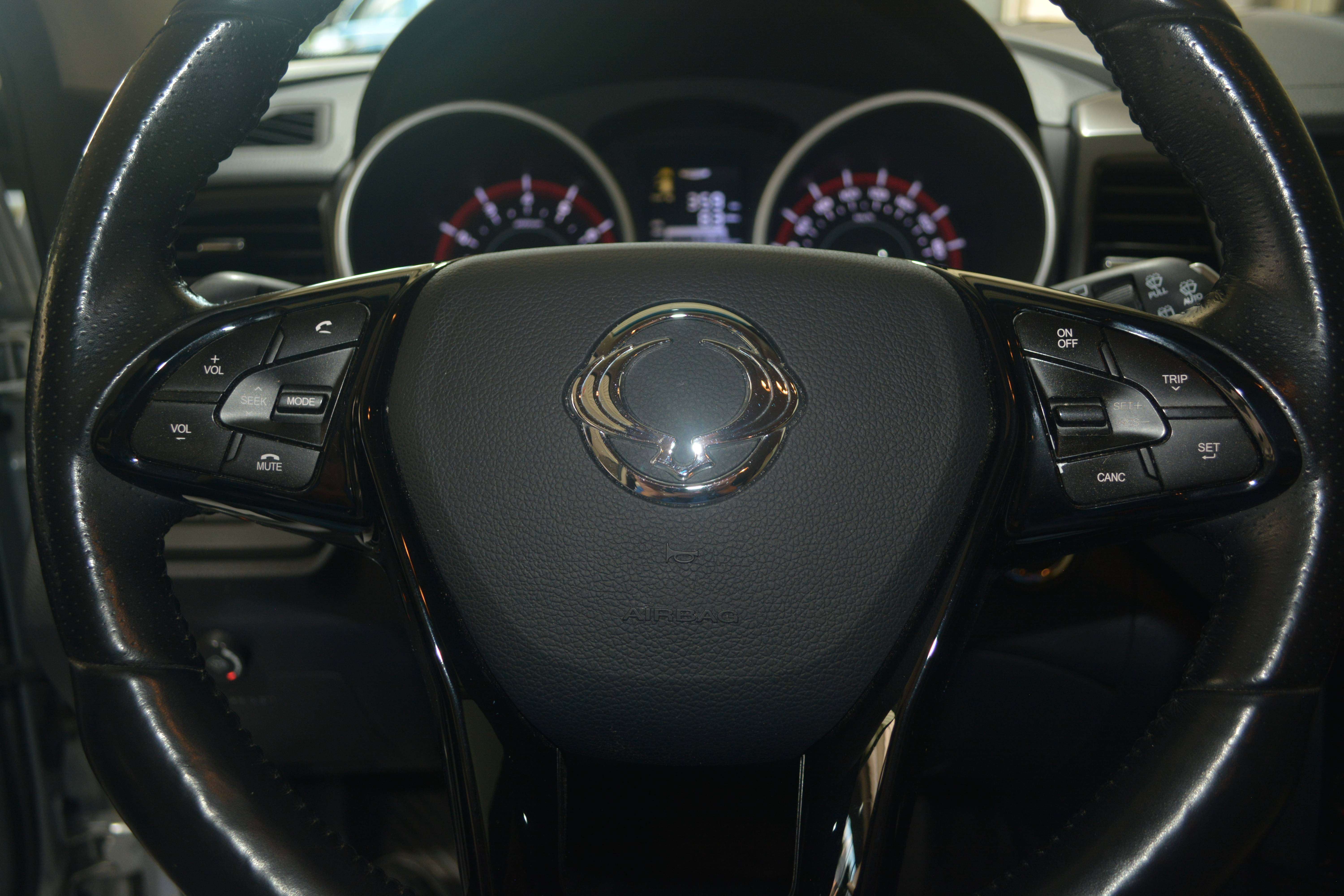 SsangYong XLV XLV 1.6i e-XGi 2WD Crystal /  LEDER / NAVI + CAMERA / FULL