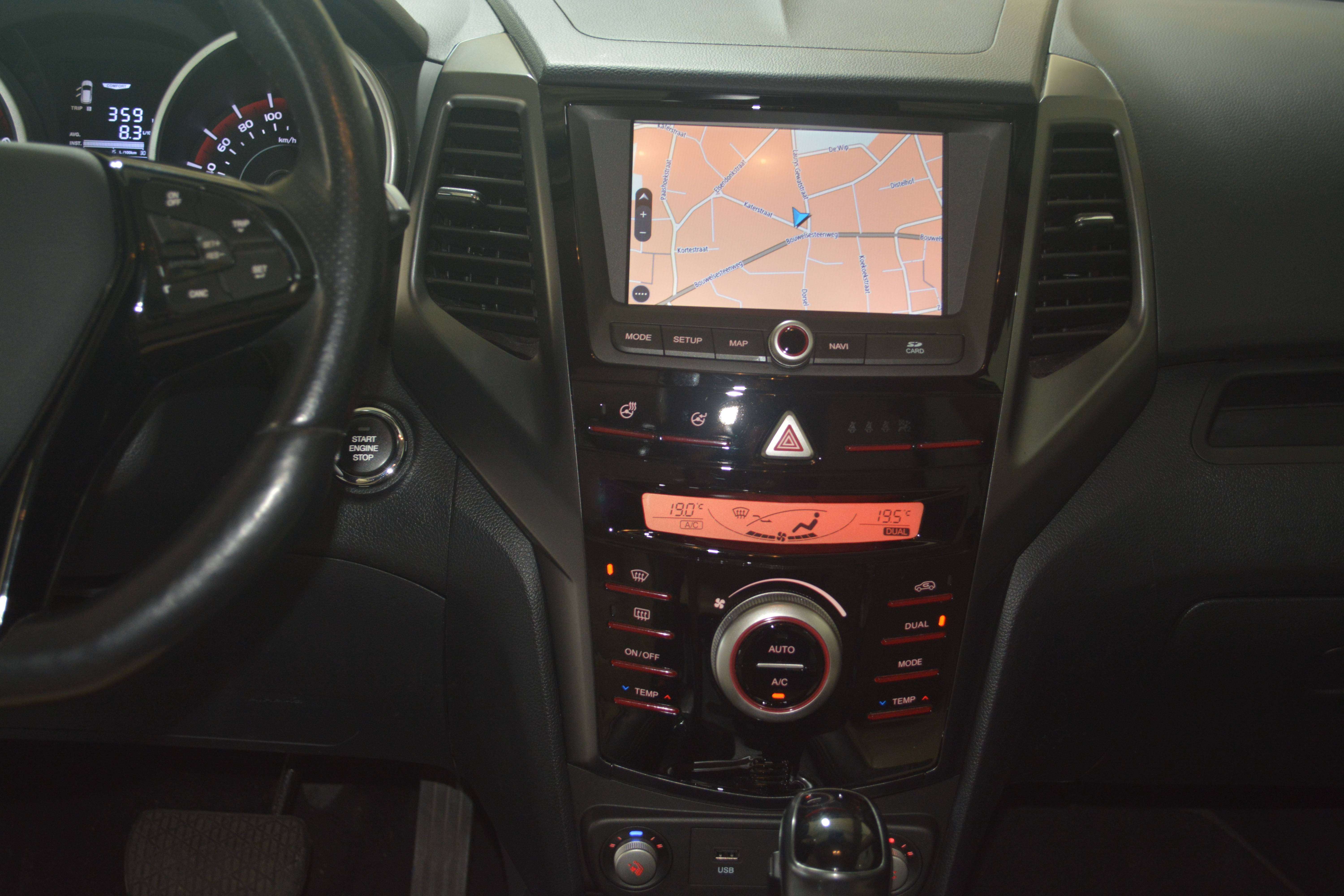 SsangYong XLV XLV 1.6i e-XGi 2WD Crystal /  LEDER / NAVI + CAMERA / FULL