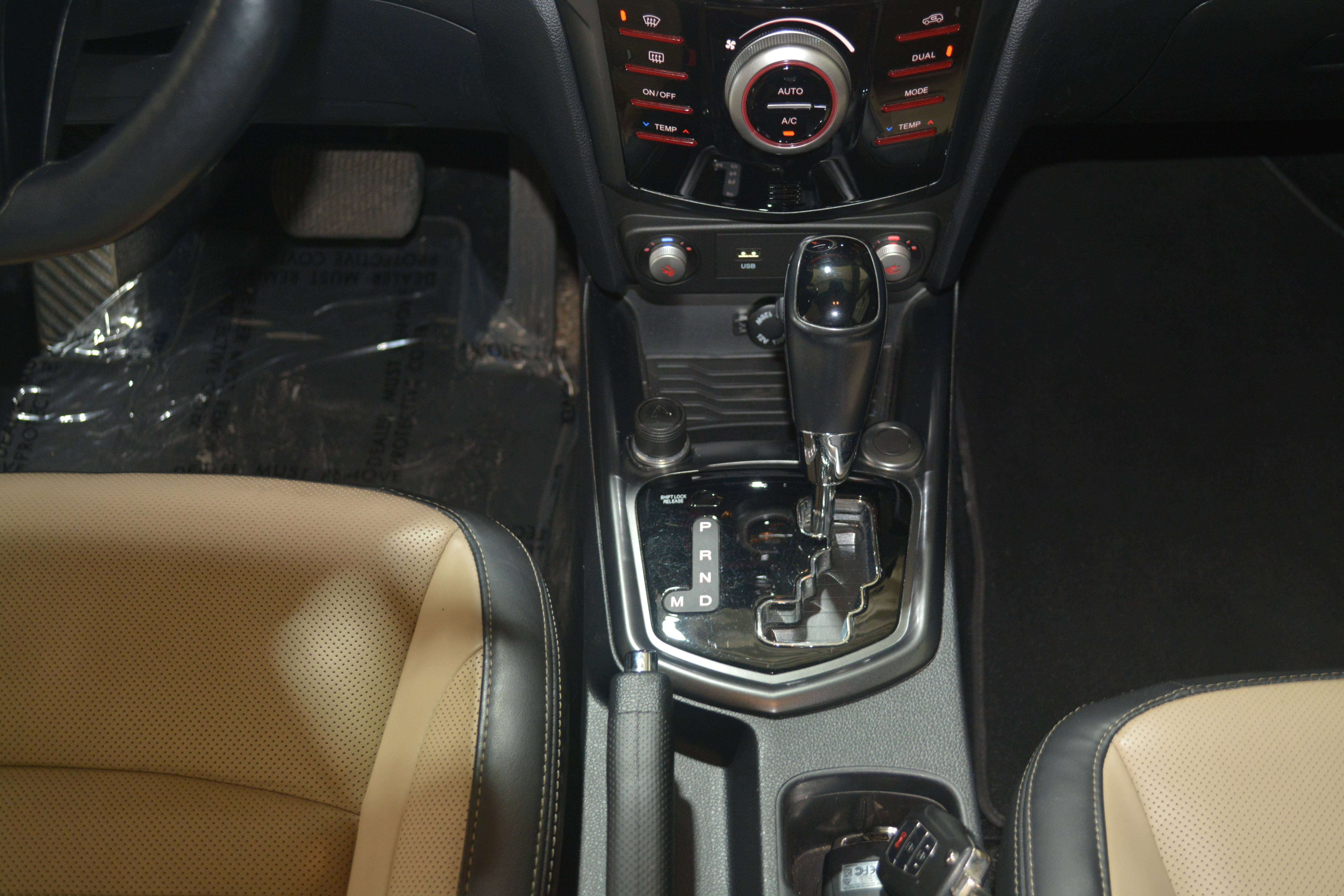 SsangYong XLV XLV 1.6i e-XGi 2WD Crystal /  LEDER / NAVI + CAMERA / FULL