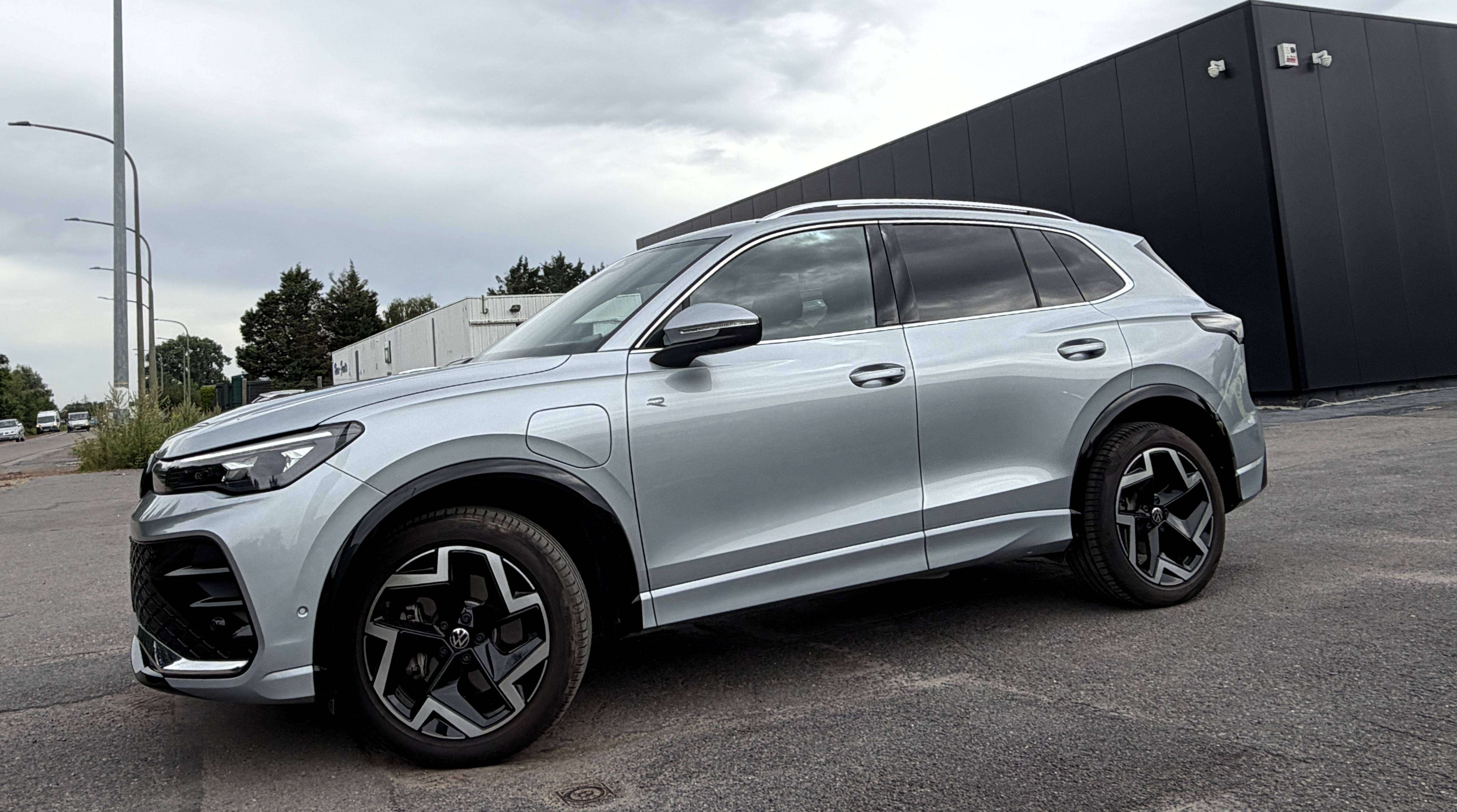 Volkswagen Tiguan eHybrid 1.5 TSI R-Line DSG BLACK PACK/FULL CUIR/HEAD-UP/KEYLESS/SIEGES CHAUFF-VENTILLE/GARANTIE
