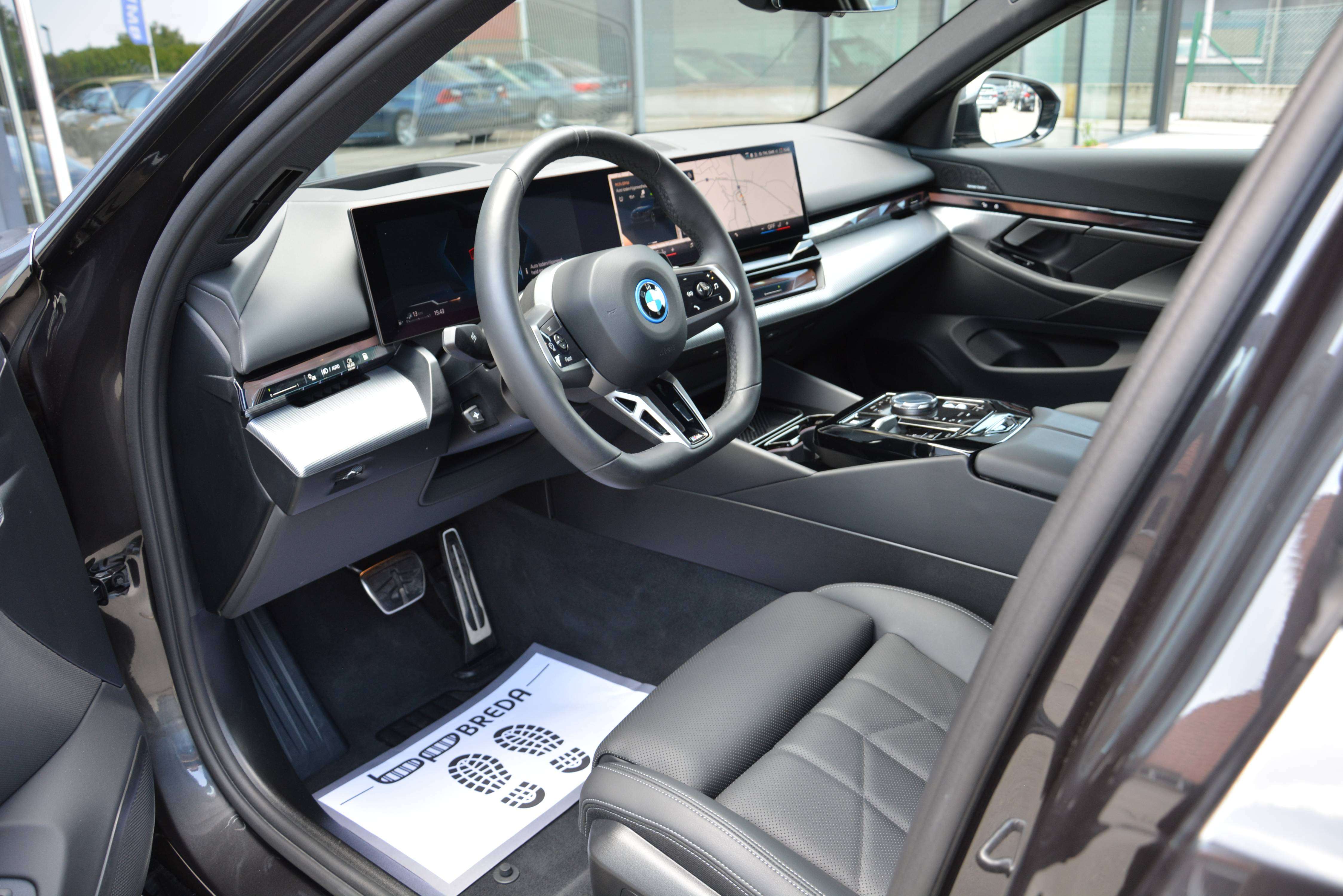 BMW 530 e M-Sport Pro/ACC/HUD/H&K/360cam/Keyless