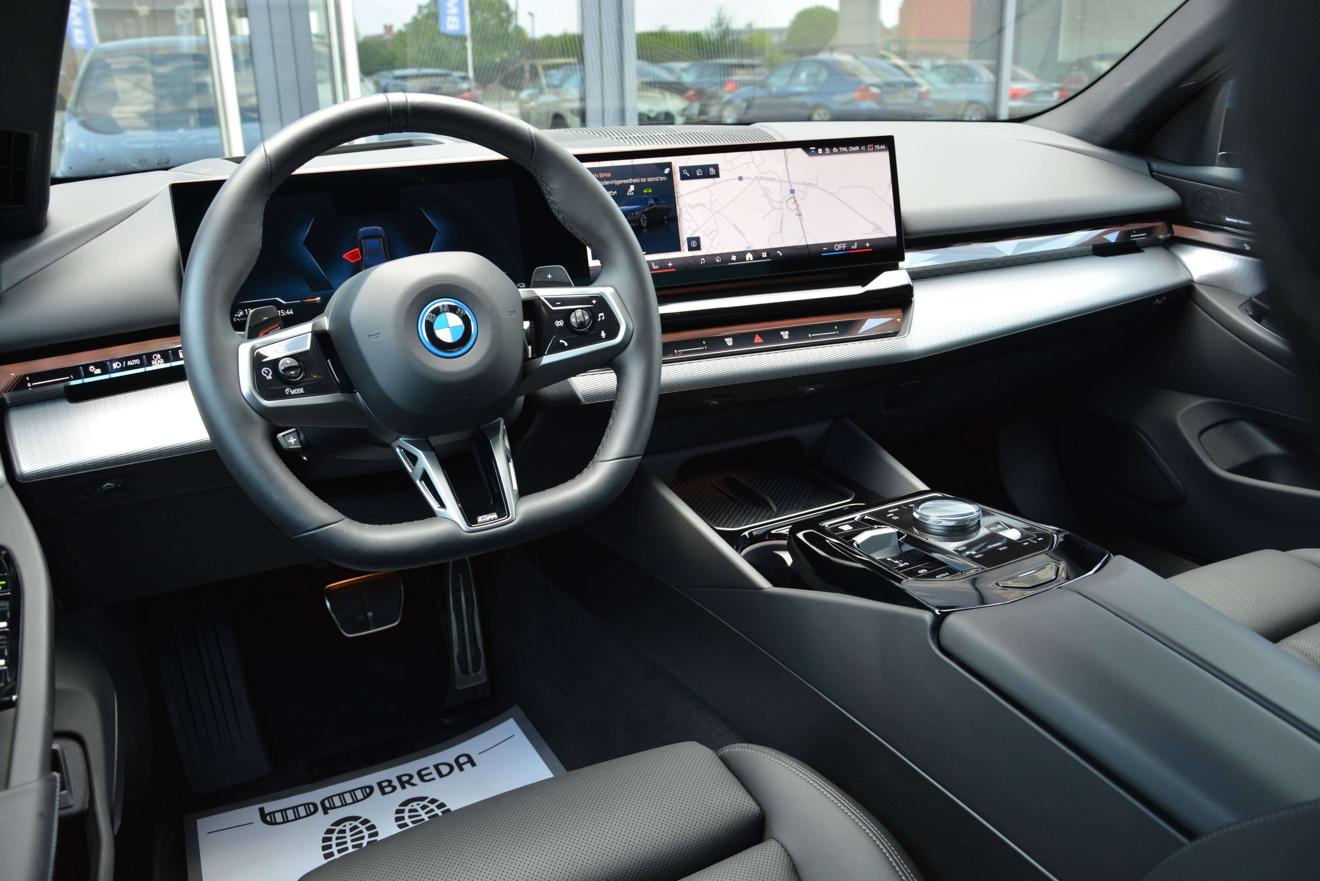 BMW 530 e M-Sport Pro/ACC/HUD/H&K/360cam/Keyless