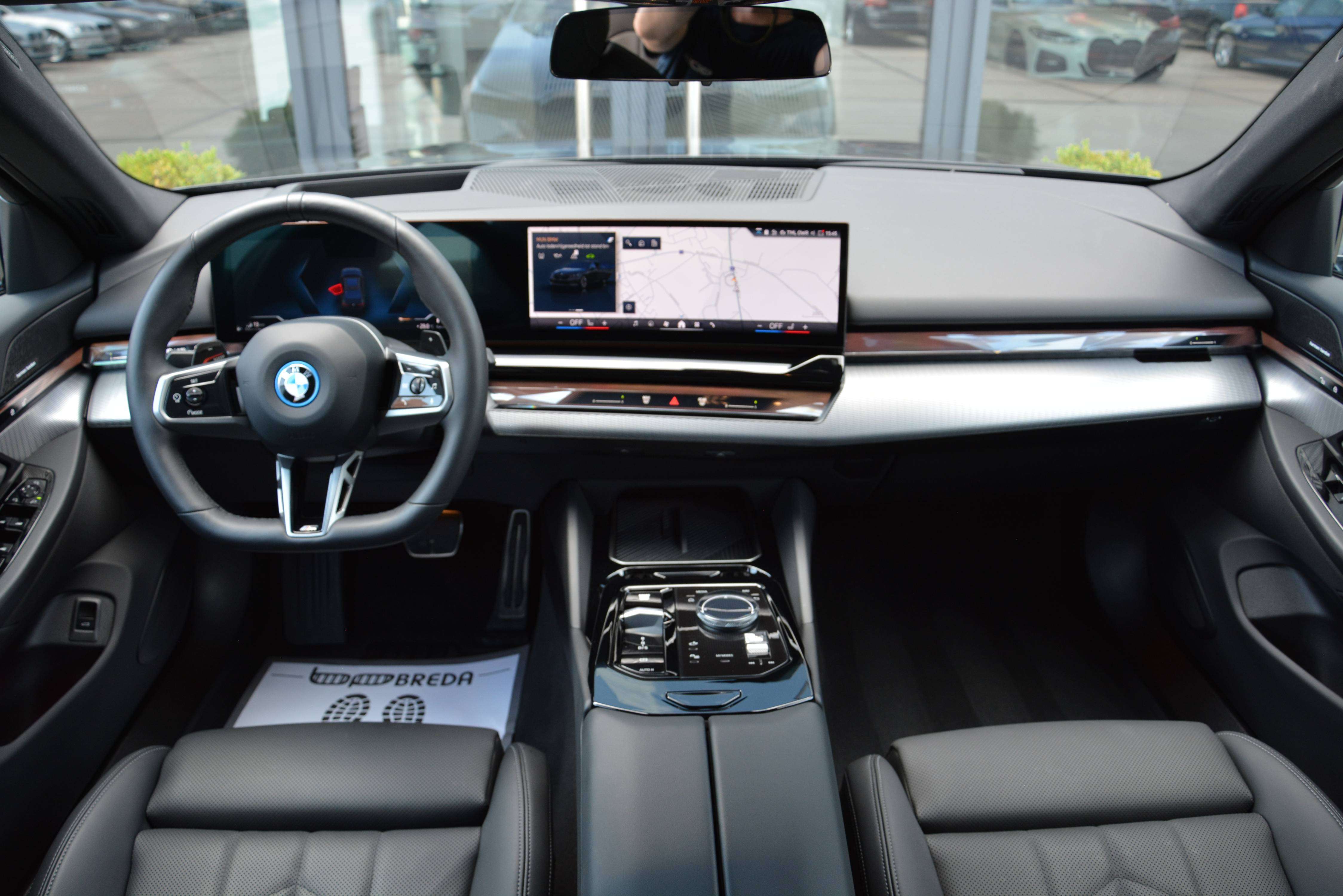 BMW 530 e M-Sport Pro/ACC/HUD/H&K/360cam/Keyless