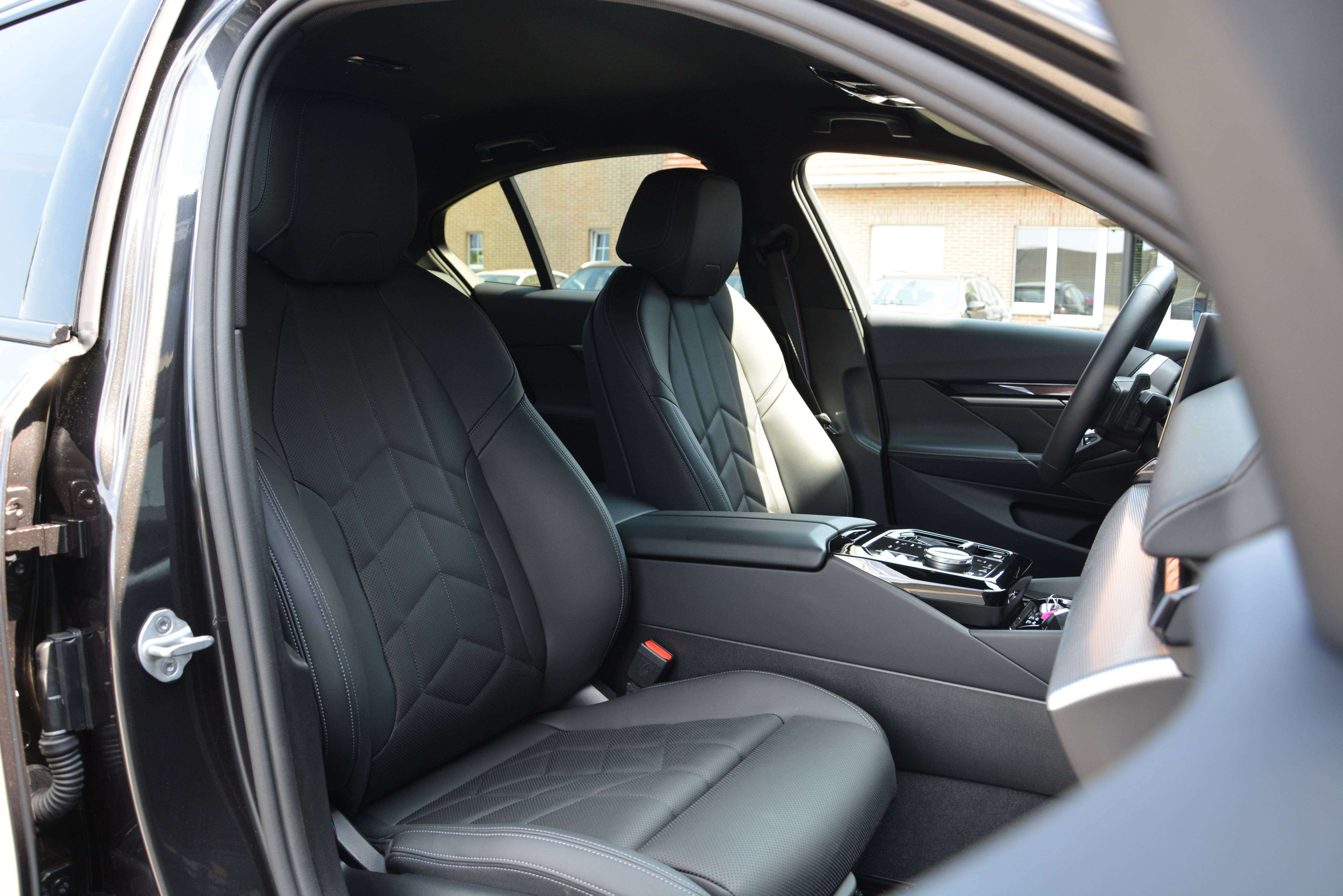 BMW 530 e M-Sport Pro/ACC/HUD/H&K/360cam/Keyless