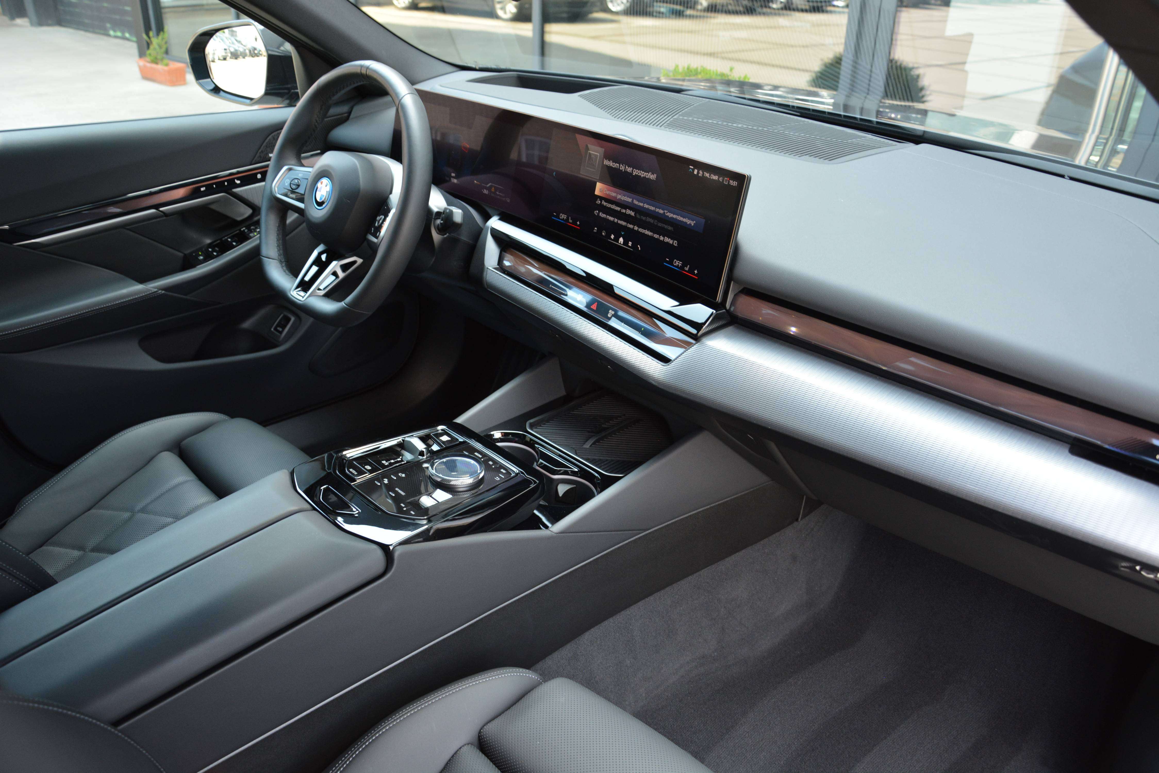 BMW 530 e M-Sport Pro/ACC/HUD/H&K/360cam/Keyless
