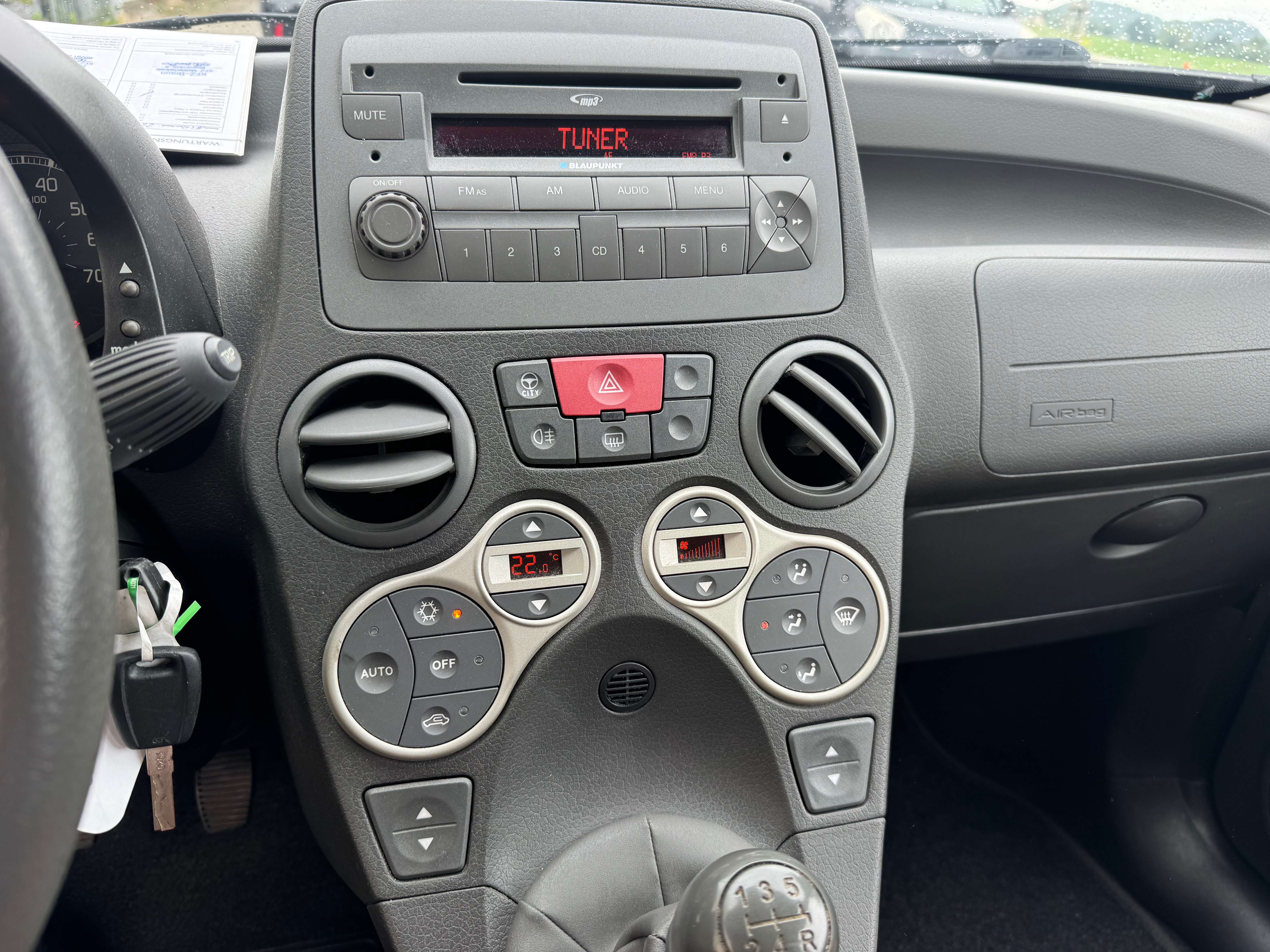 Fiat Panda 1.2i garantie 1 an carnet entretien complet