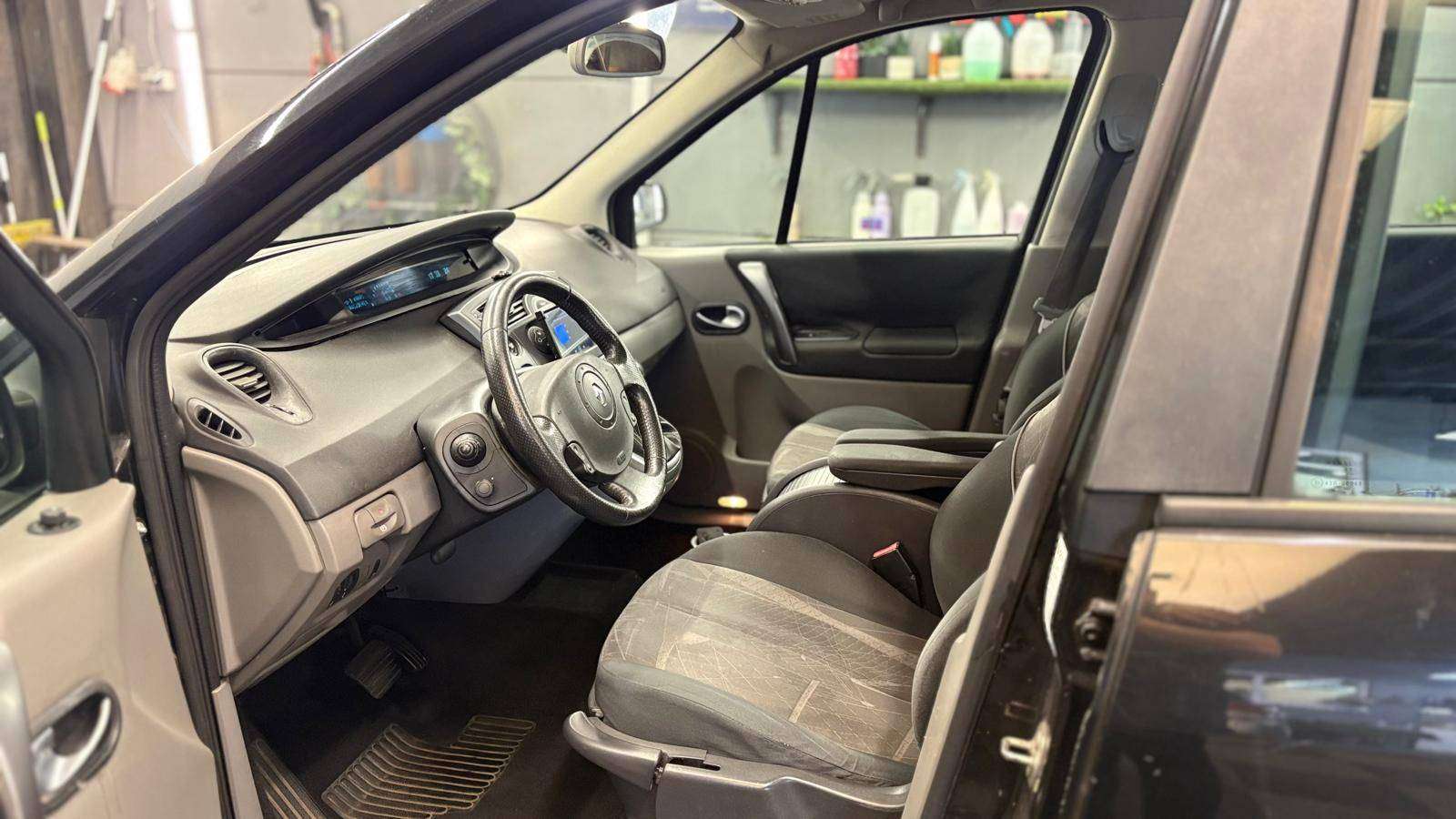 Renault Megane scenic benzine eur4 automaat bj2004 7zit