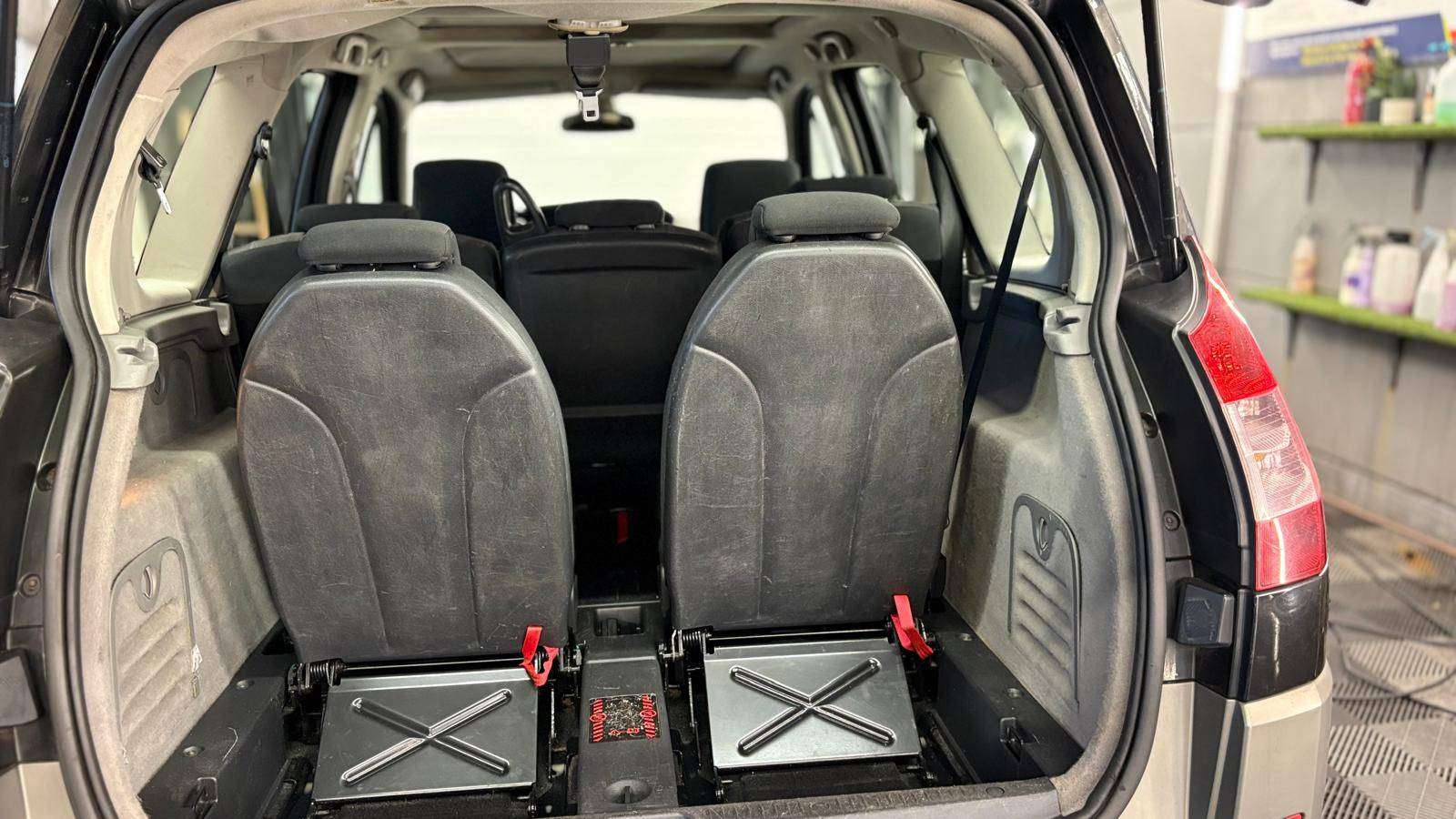 Renault Megane scenic benzine eur4 automaat bj2004 7zit