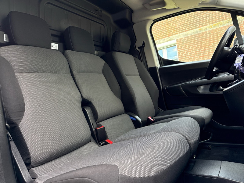 Citroen BERLINGO VAN M 650KG HDI 130CH  EAT8 PREMIUM CONNECT * 2023 * 3 PLACES