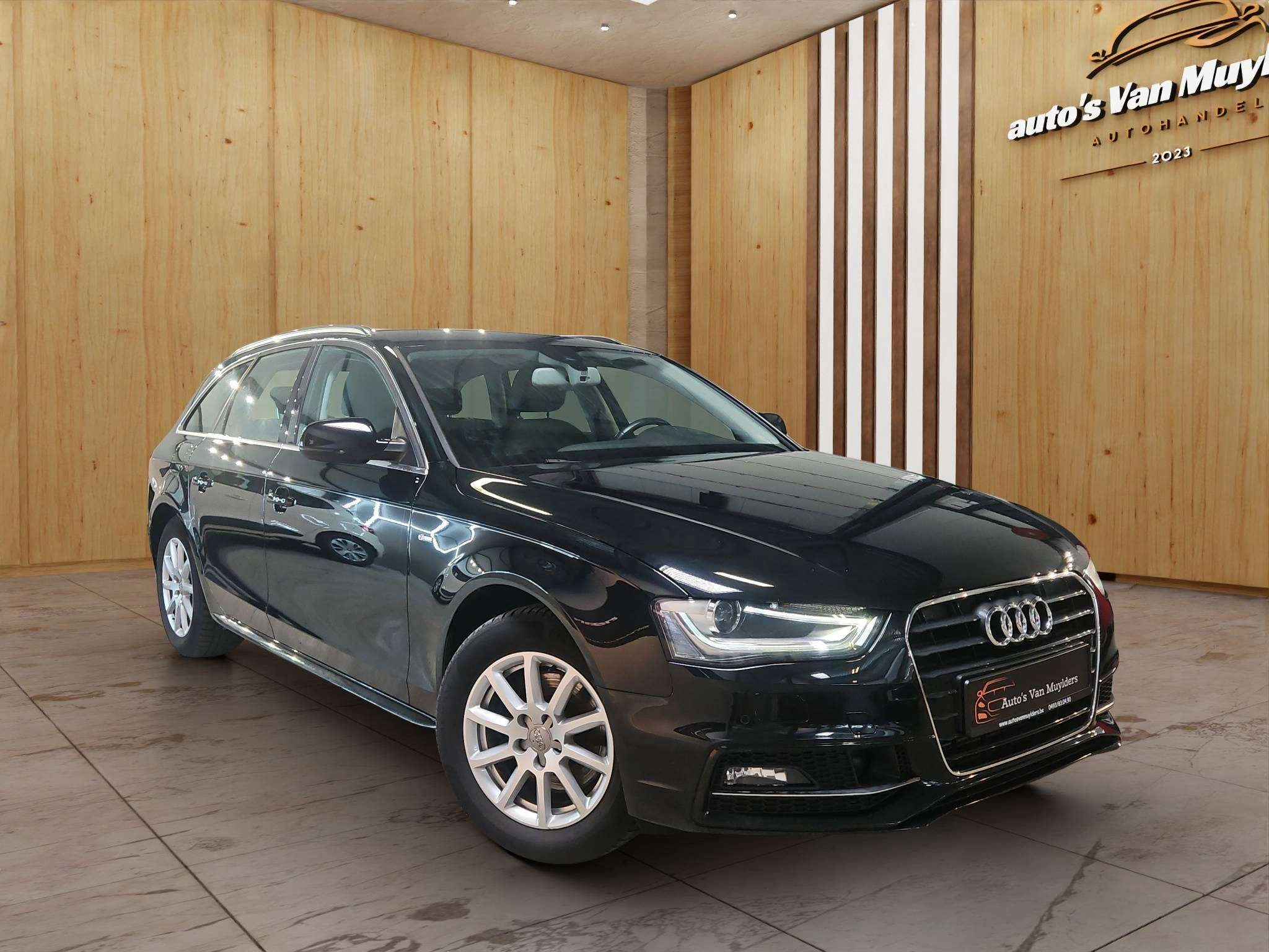 Audi A4 1.8 TFSI    S-LINE
