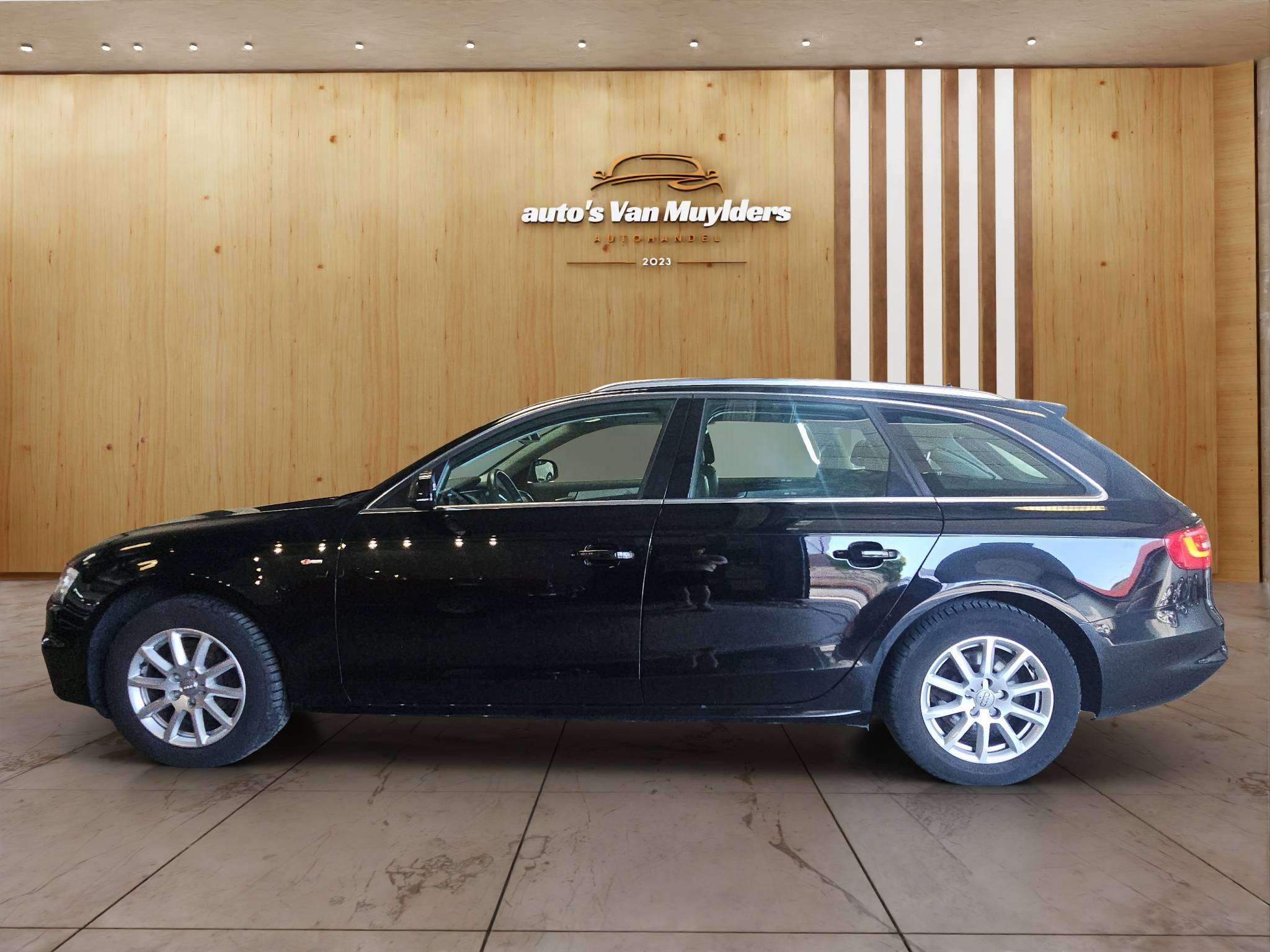 Audi A4 1.8 TFSI    S-LINE