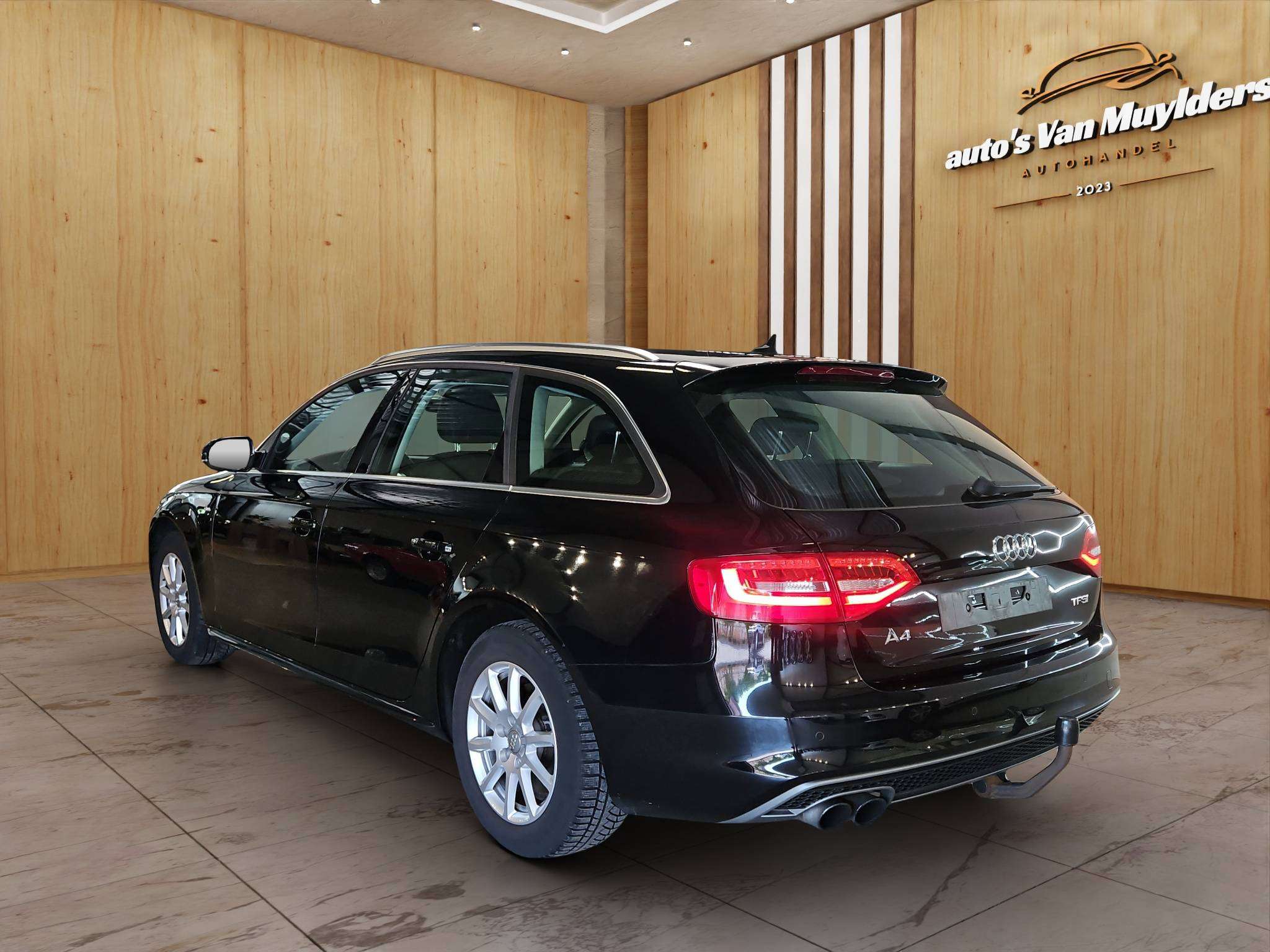 Audi A4 1.8 TFSI    S-LINE