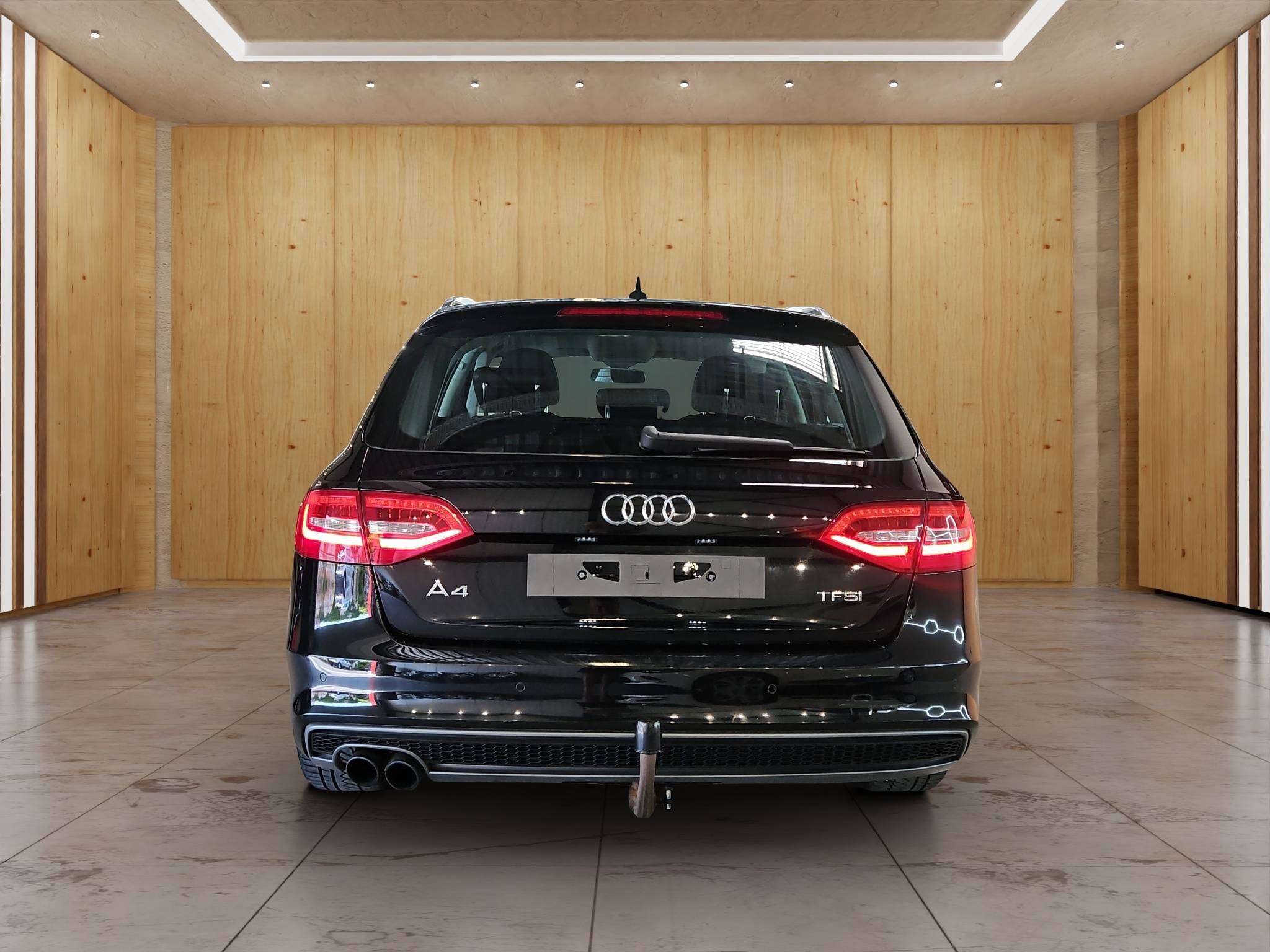 Audi A4 1.8 TFSI    S-LINE
