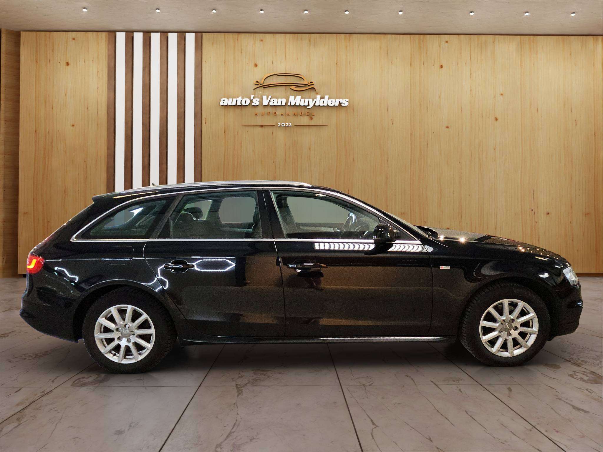 Audi A4 1.8 TFSI    S-LINE