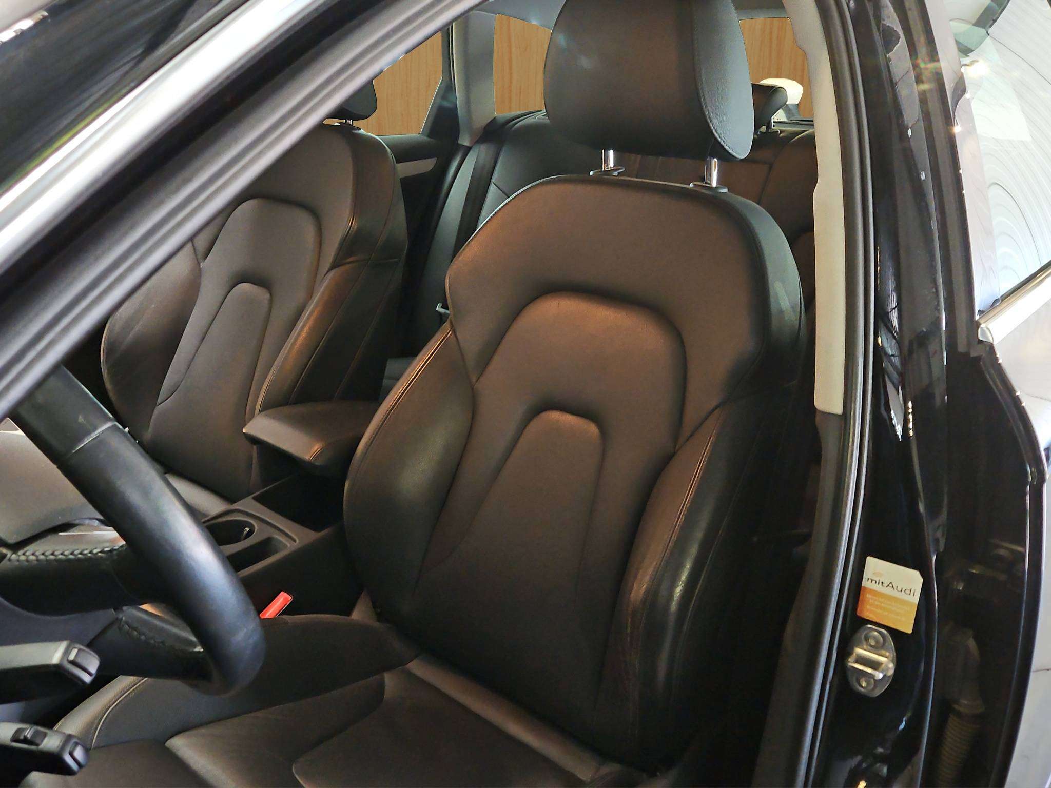 Audi A4 1.8 TFSI    S-LINE