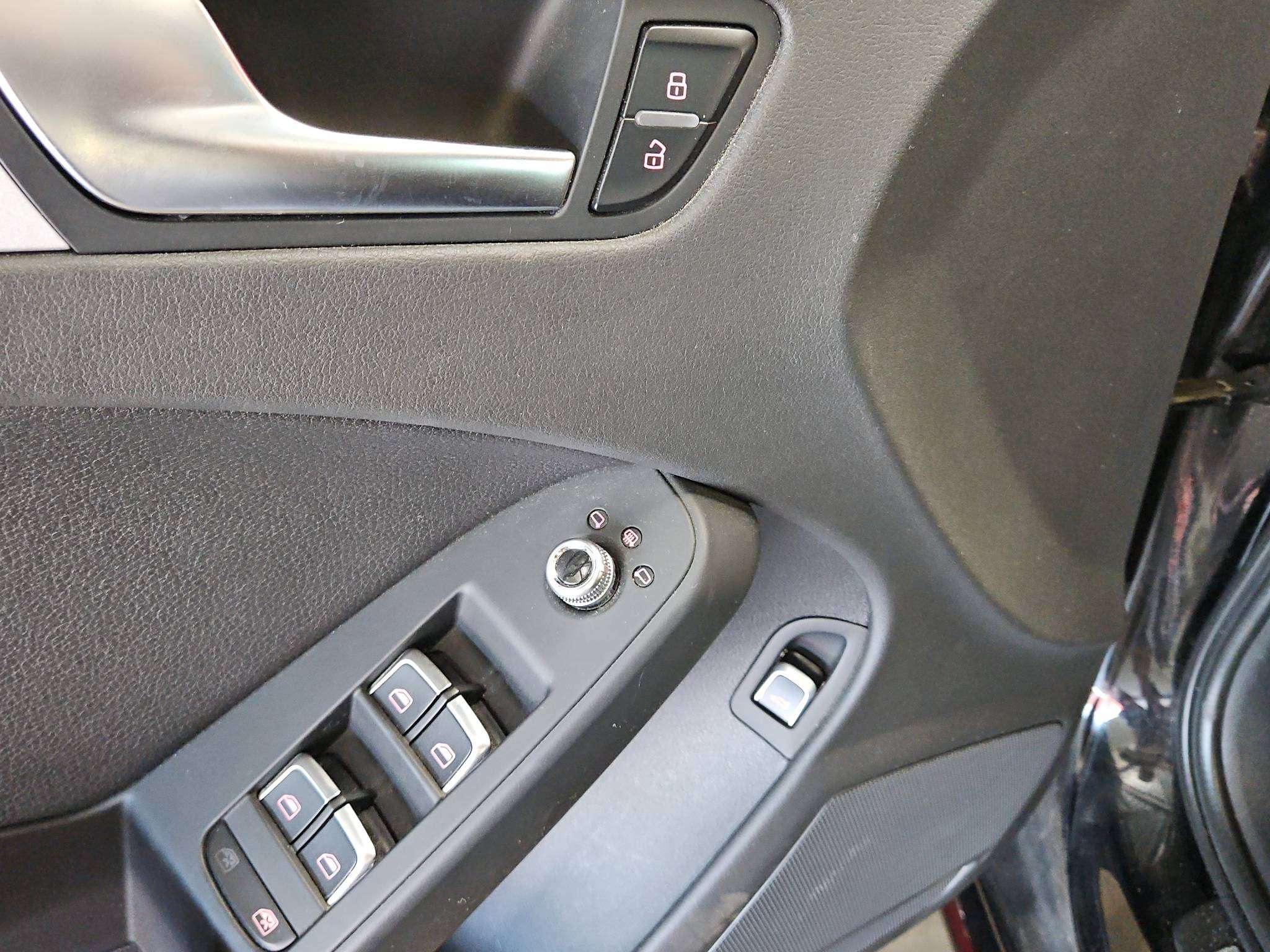 Audi A4 1.8 TFSI    S-LINE