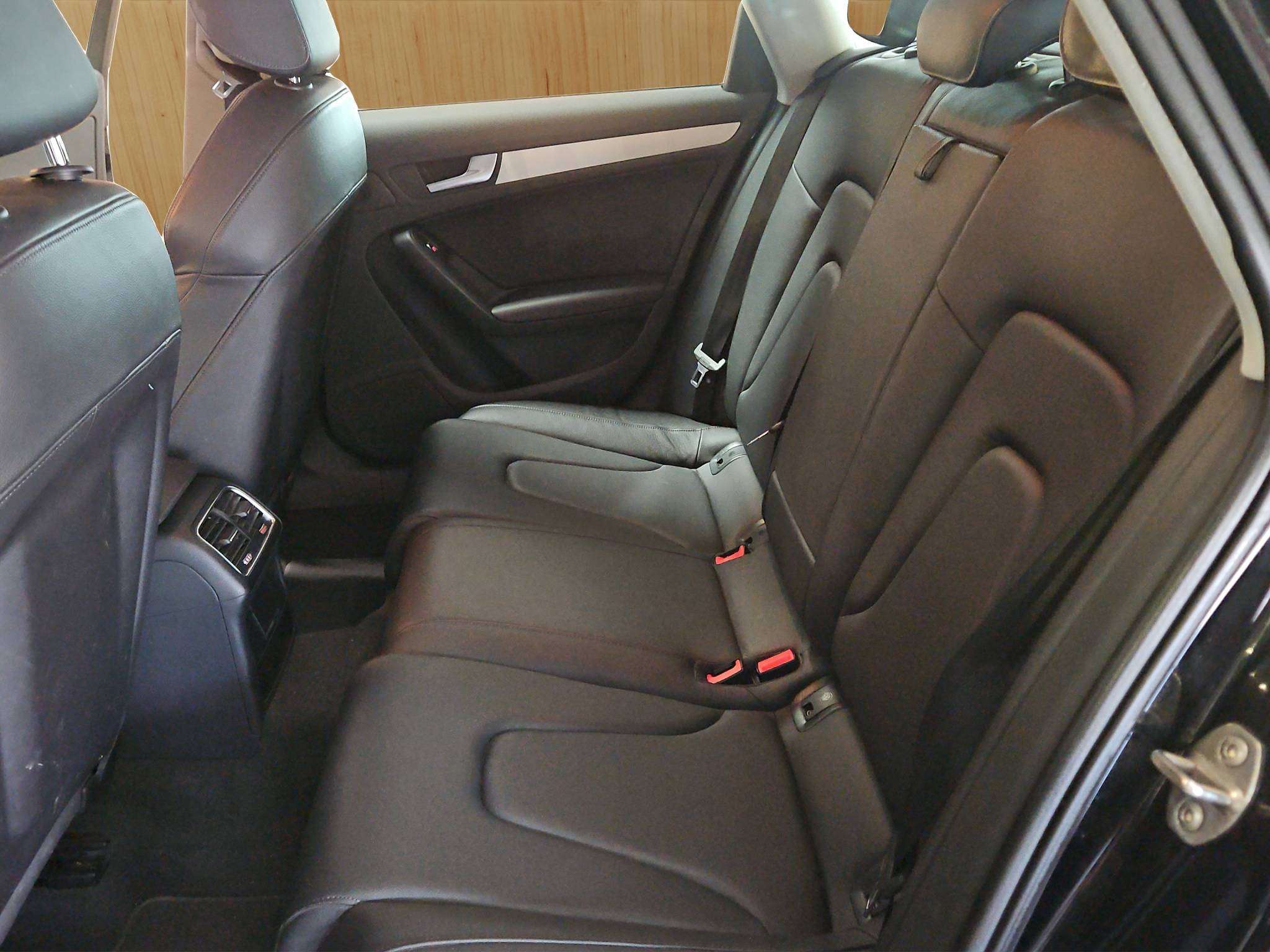 Audi A4 1.8 TFSI    S-LINE
