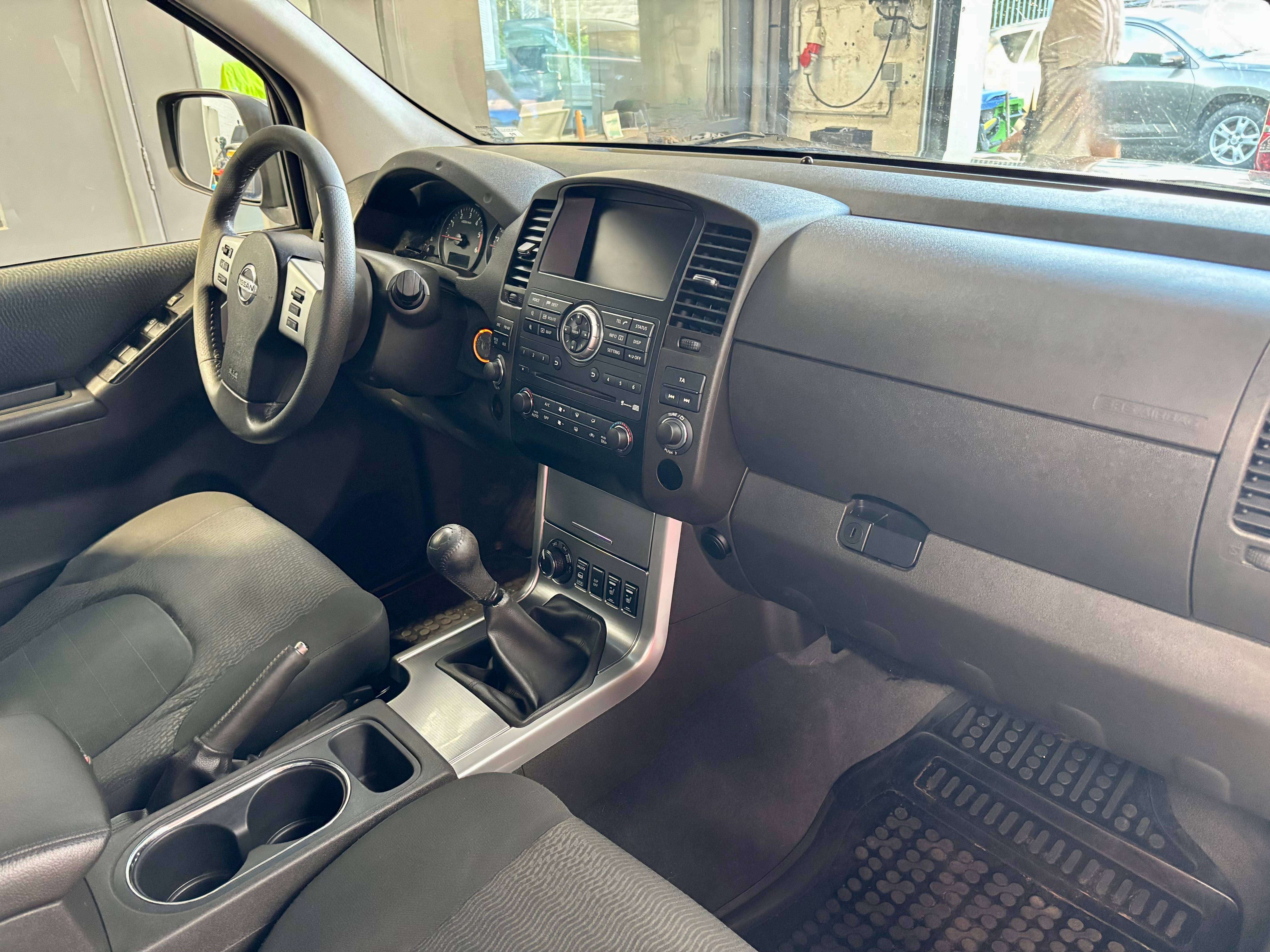 Nissan Navara Navara 2.5 dCi 4x4 LE Belgium Car-pass ESP