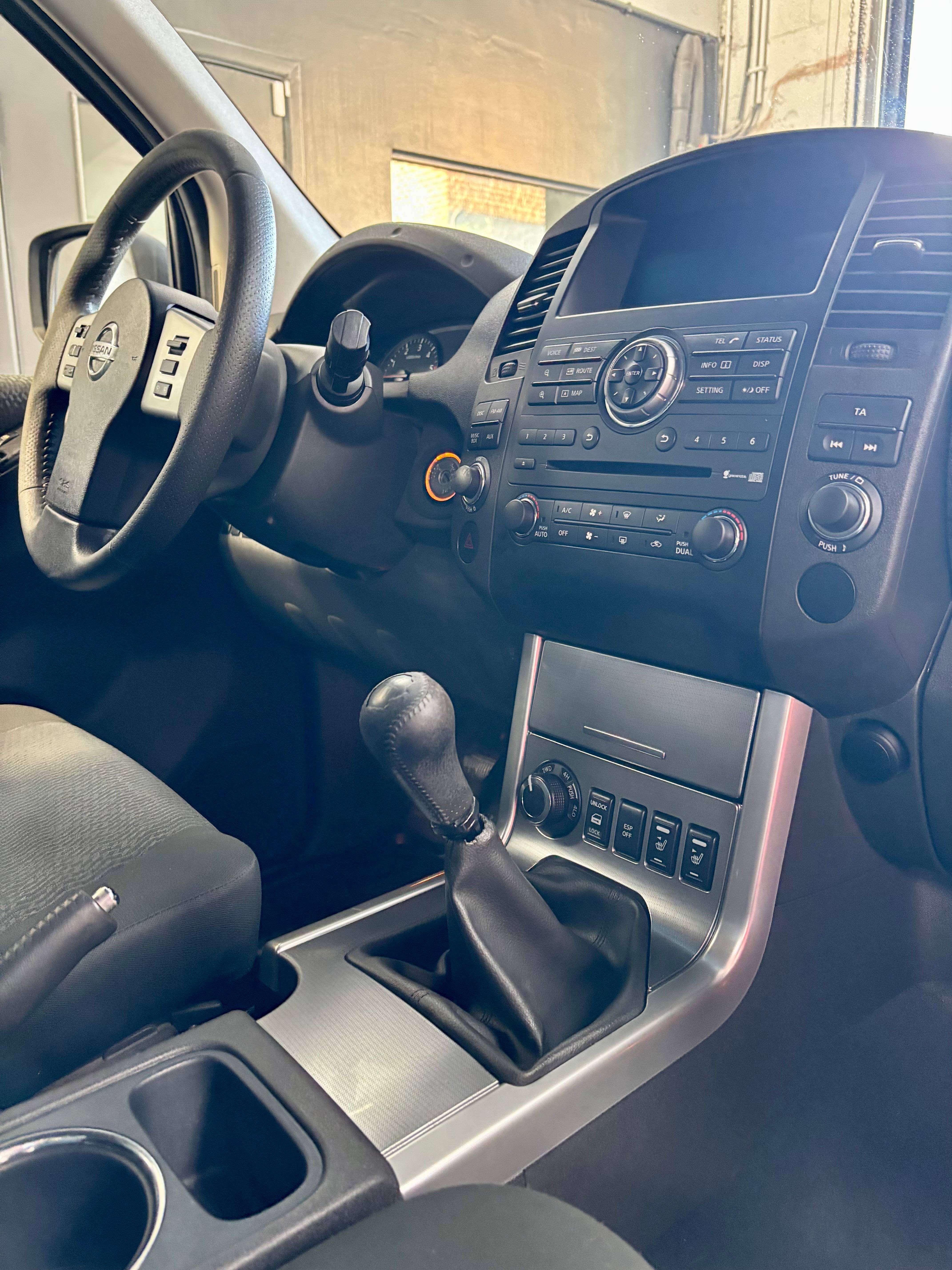 Nissan Navara Navara 2.5 dCi 4x4 LE Belgium Car-pass ESP