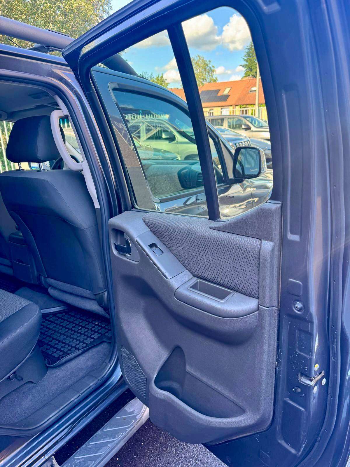 Nissan Navara Navara 2.5 dCi 4x4 LE Belgium Car-pass ESP
