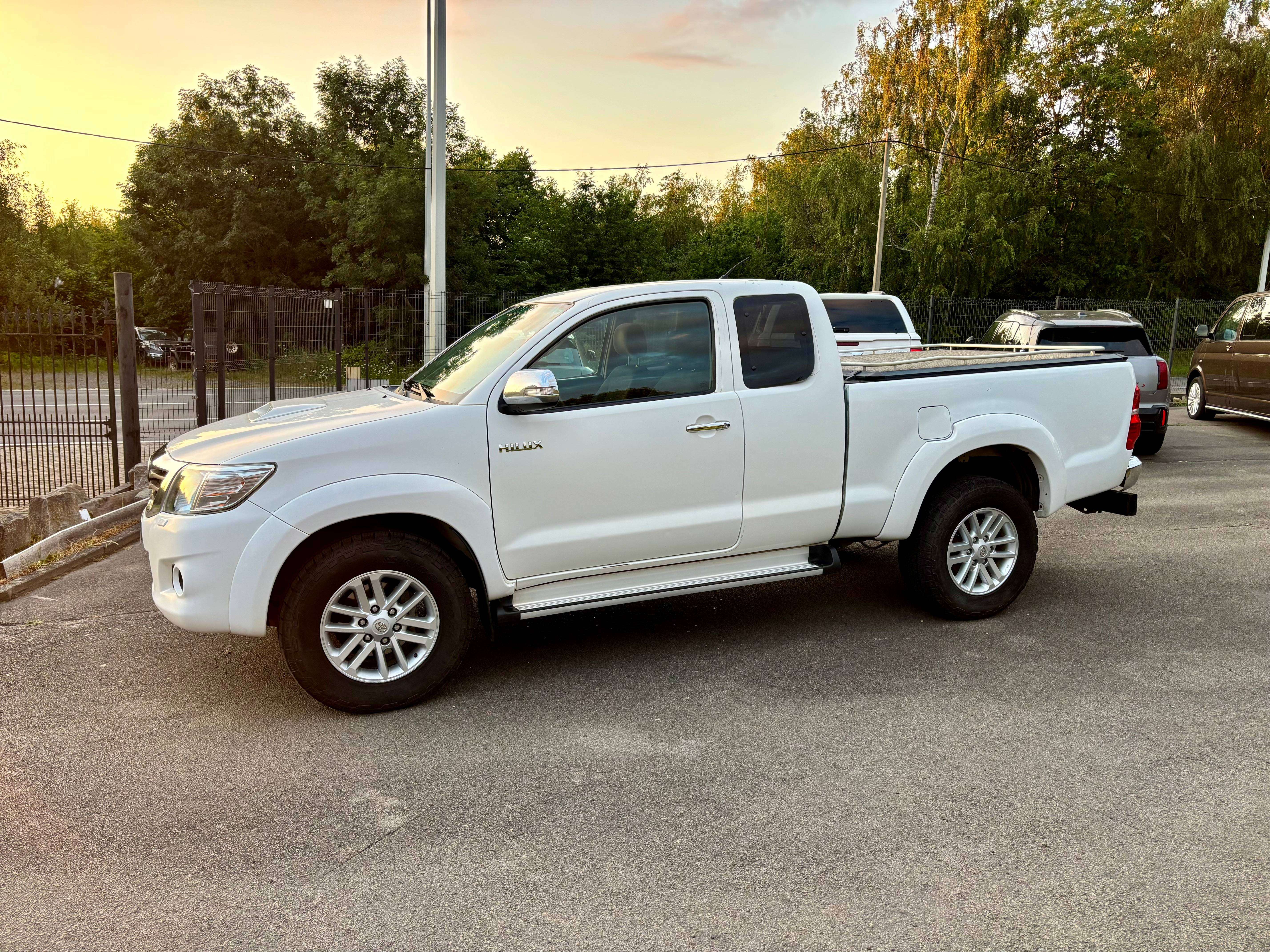 Toyota Hilux Extra cab D4D  2+2 4X4 Belgium car car pass + TVA