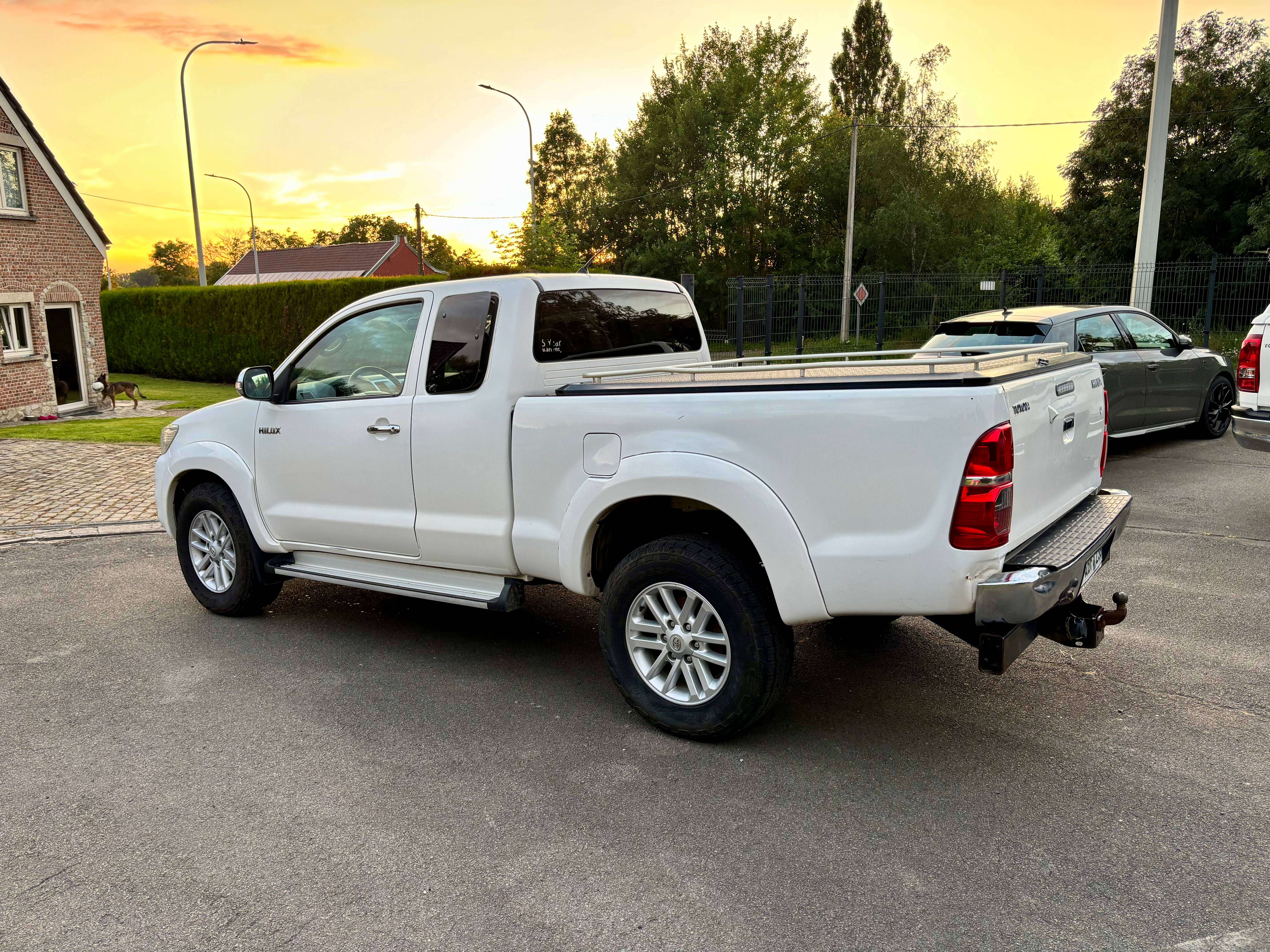 Toyota Hilux Extra cab D4D  2+2 4X4 Belgium car car pass + TVA