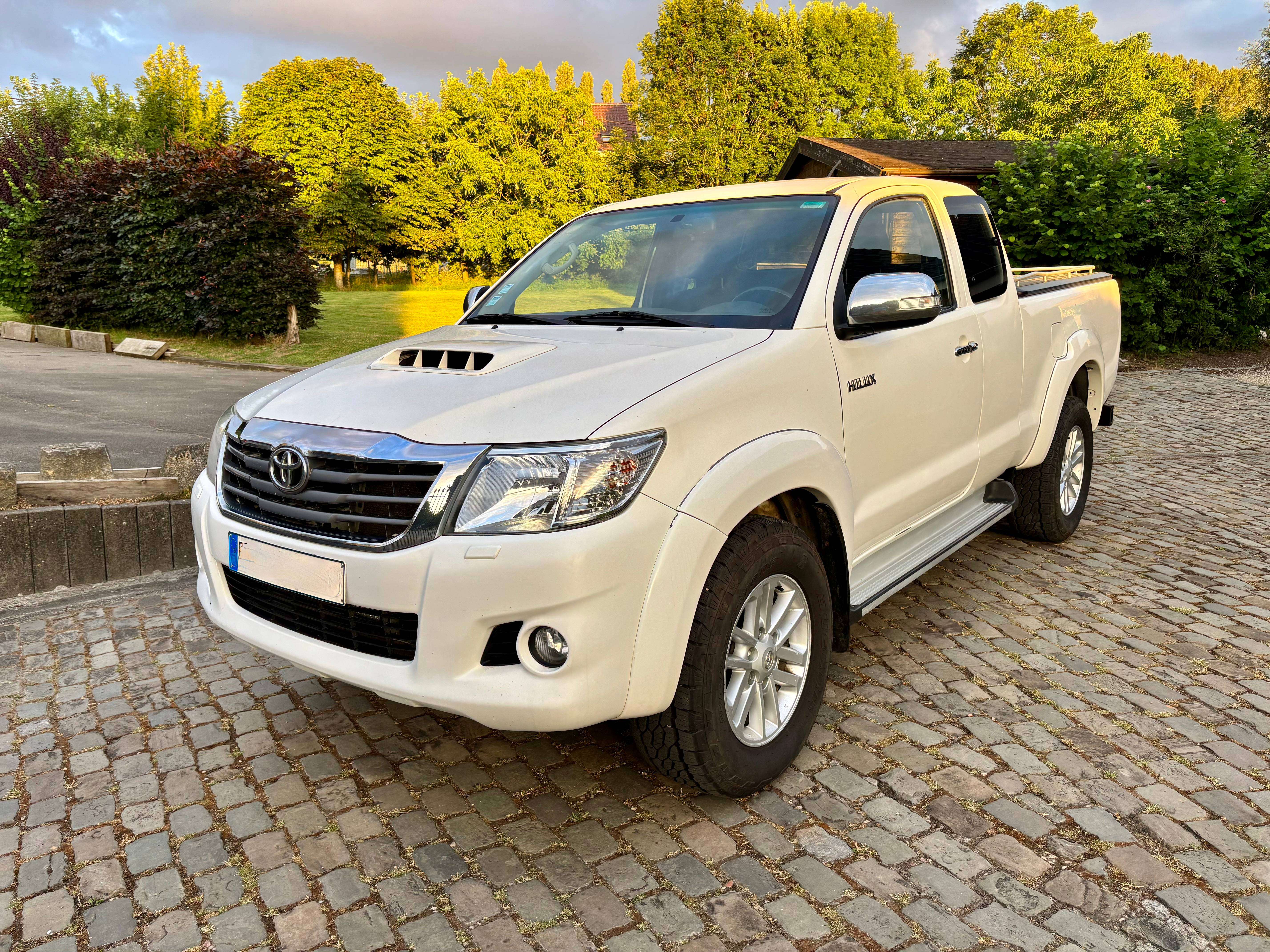 Toyota Hilux Extra cab D4D  2+2 4X4 Belgium car car pass + TVA