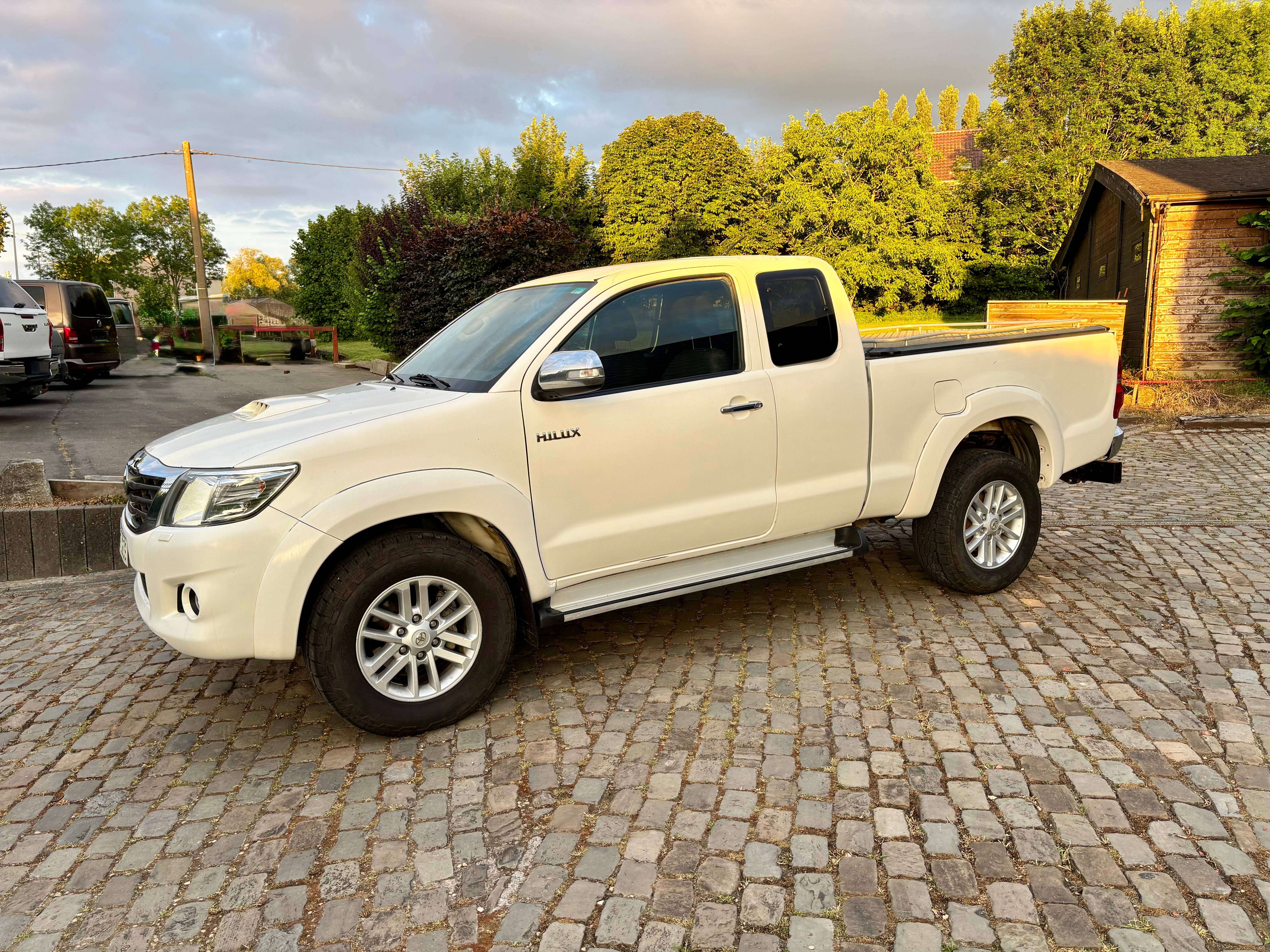 Toyota Hilux Extra cab D4D  2+2 4X4 Belgium car car pass + TVA