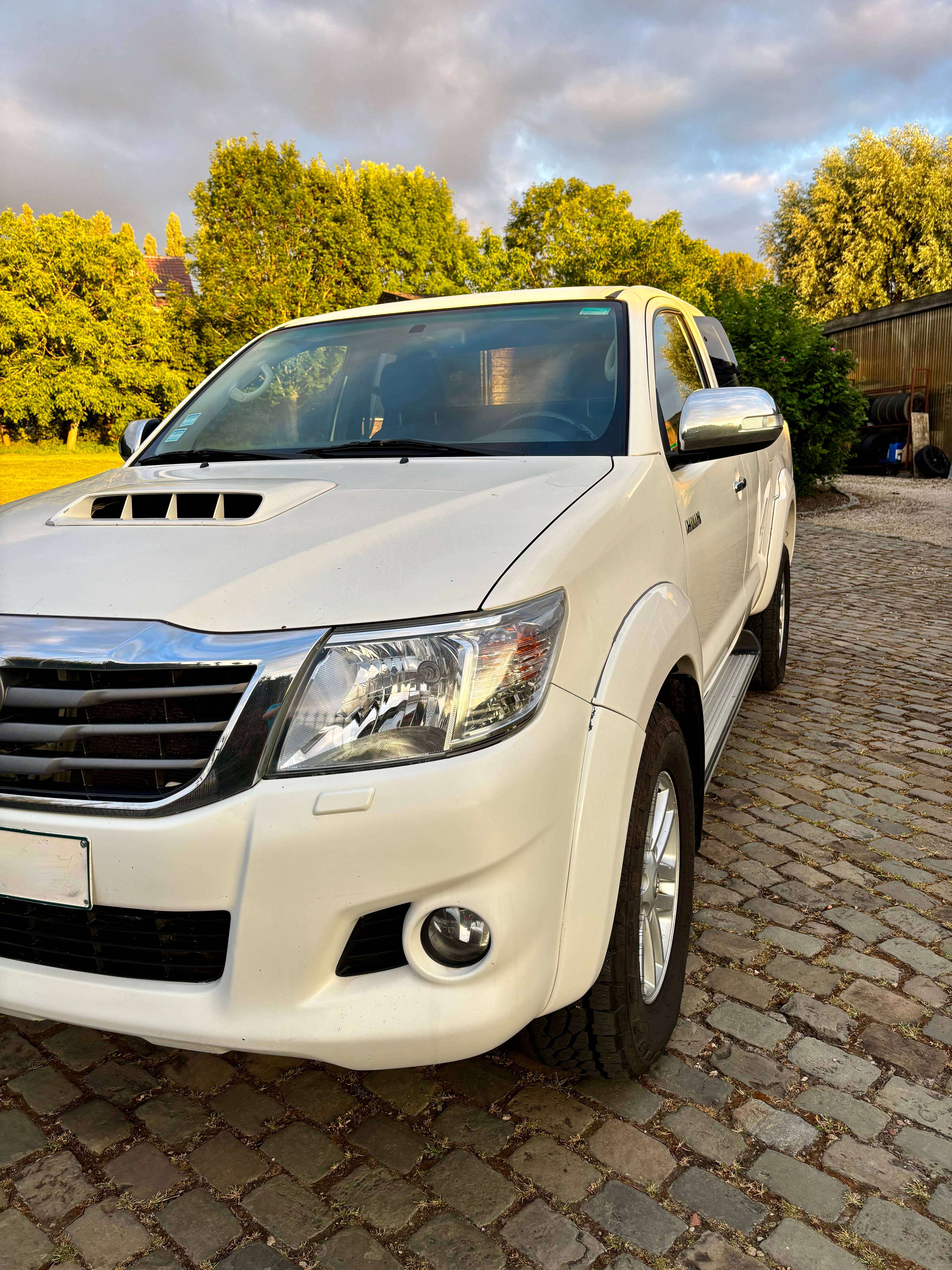 Toyota Hilux Extra cab D4D  2+2 4X4 Belgium car car pass + TVA