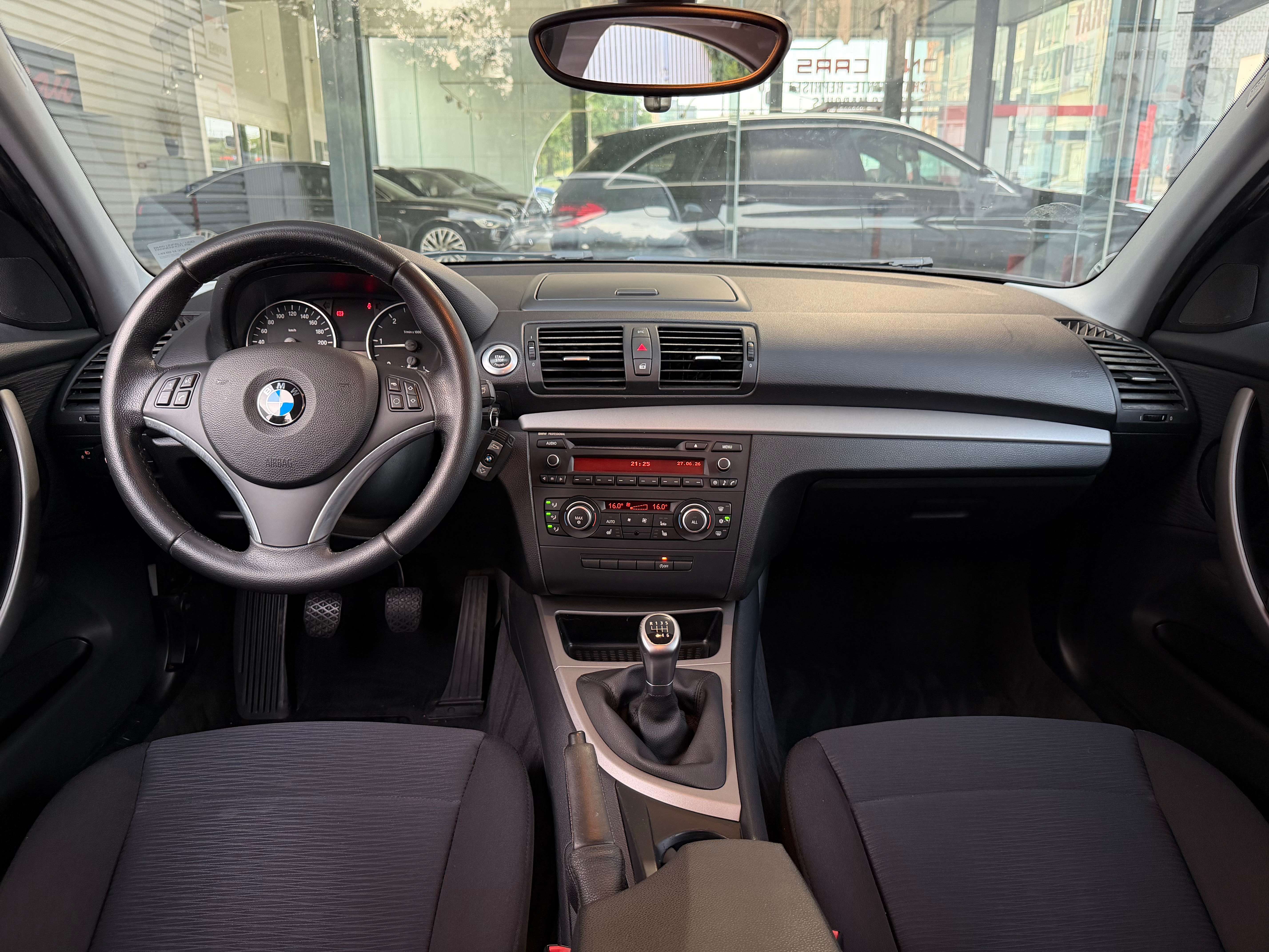 BMW 118 d 6vitesses CLIM-PDC-AUX-USB-SIEGES CHAUFF.-GAR 1AN