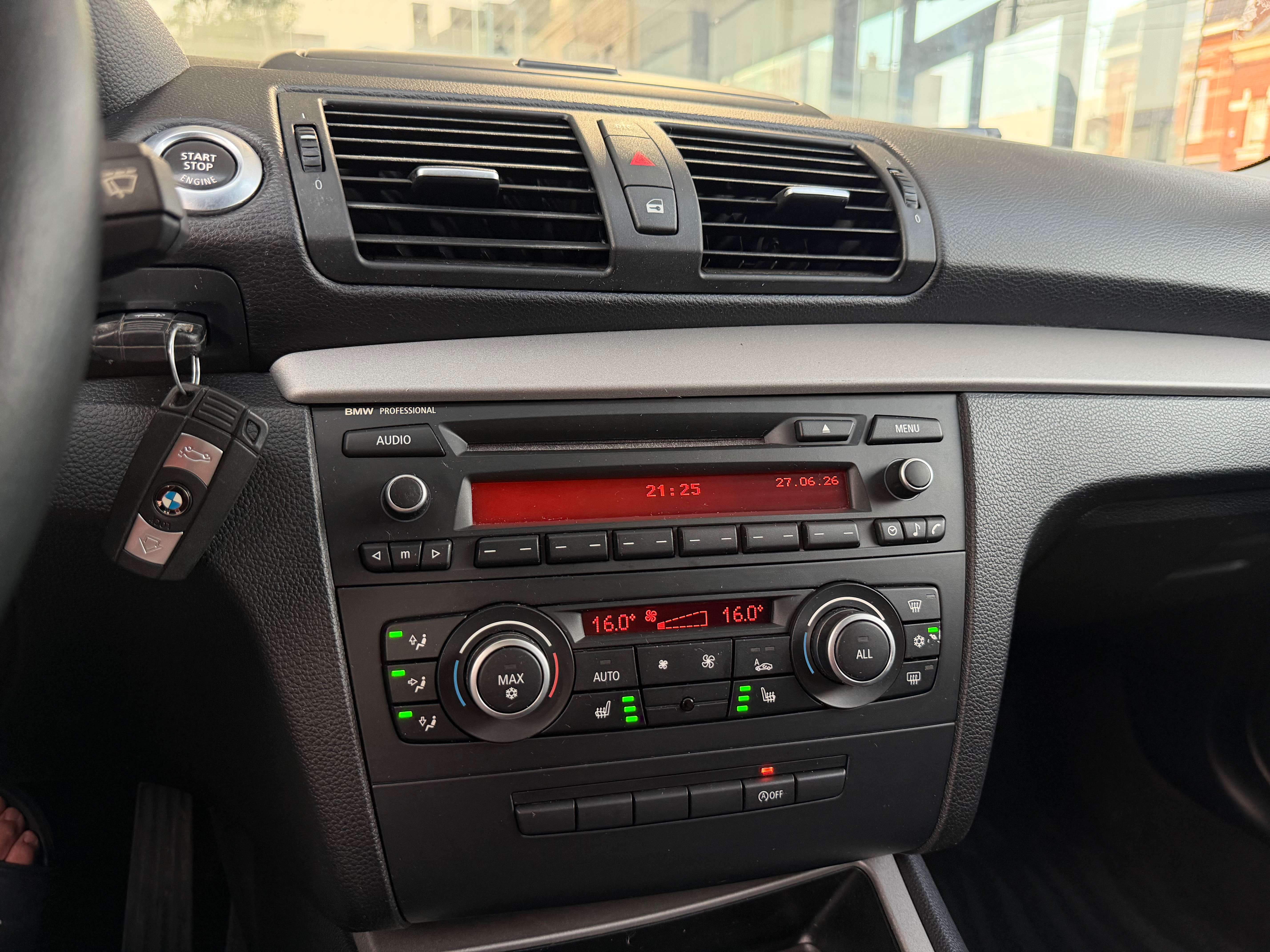 BMW 118 d 6vitesses CLIM-PDC-AUX-USB-SIEGES CHAUFF.-GAR 1AN