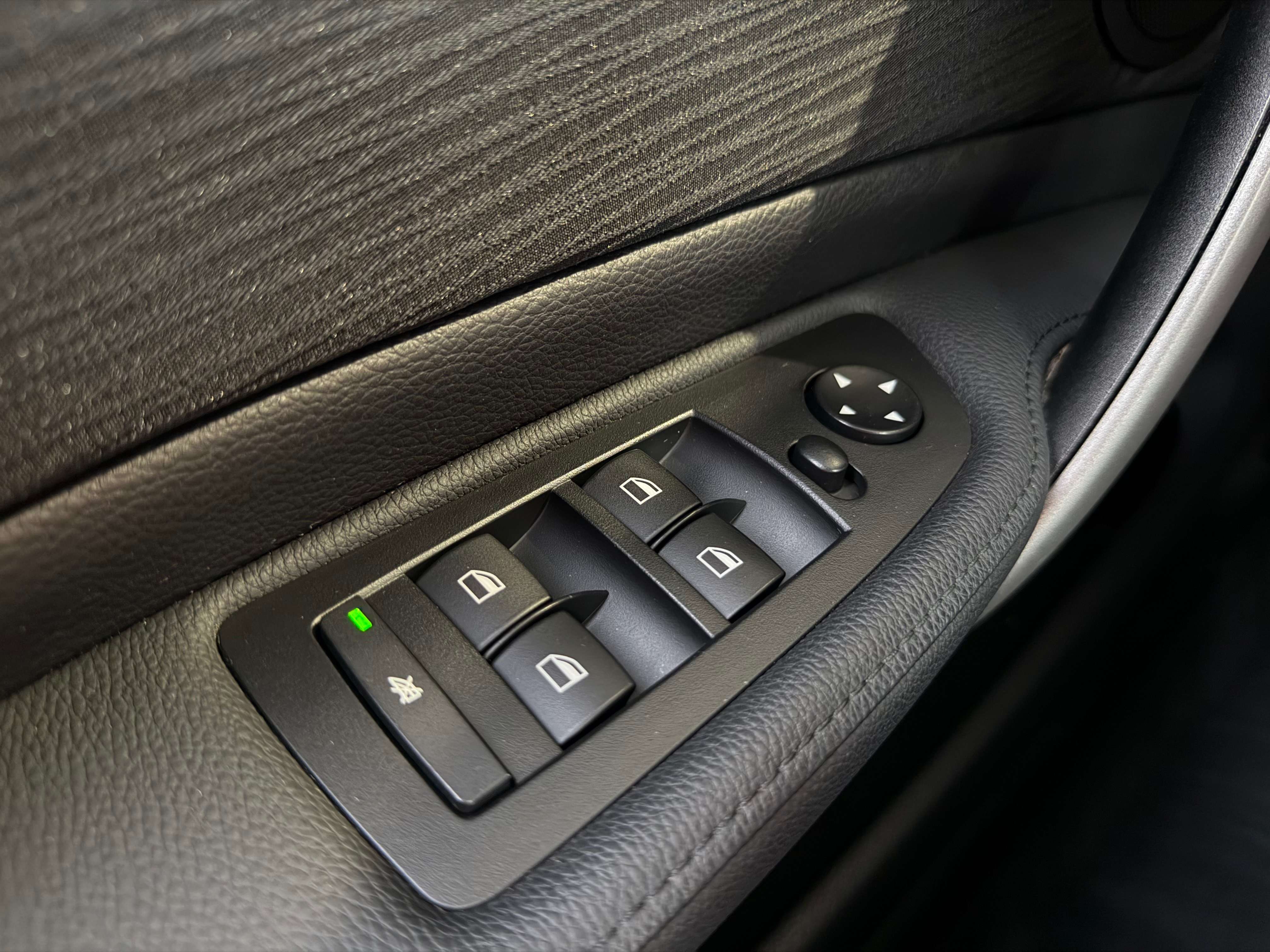 BMW 118 d 6vitesses CLIM-PDC-AUX-USB-SIEGES CHAUFF.-GAR 1AN