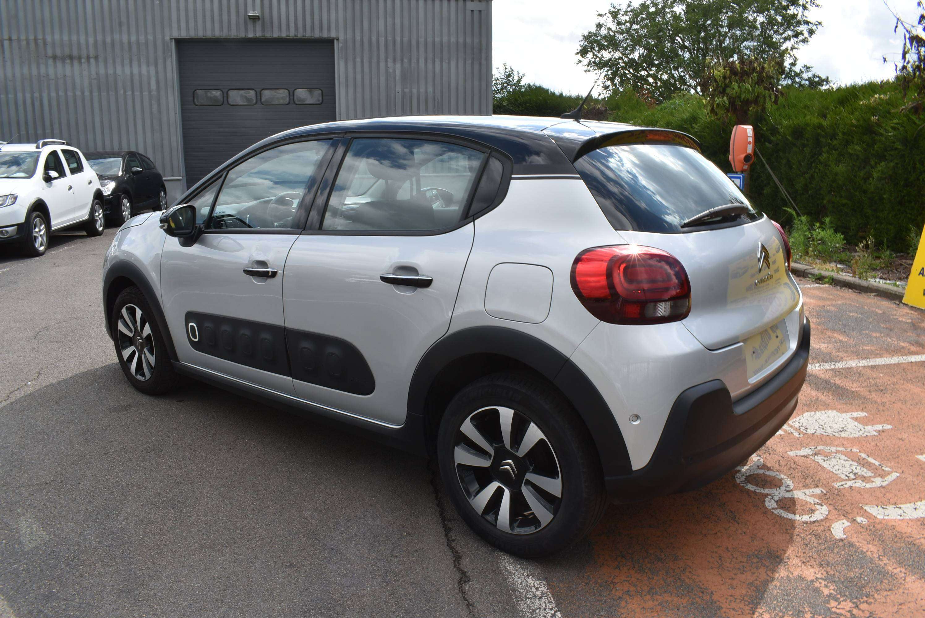 Citroen C3 1.2i GPS/CarPlay/Airco 60.000KM!! **B2B FIX PRICE**