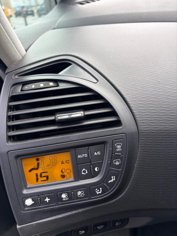 Citroen C4 EXCLUSIVE 1.6l 2012 BOITE AUTO GPS BLUETOOTH RADAR RÉGULATEUR PAYÉMENT EN 3 FOIS