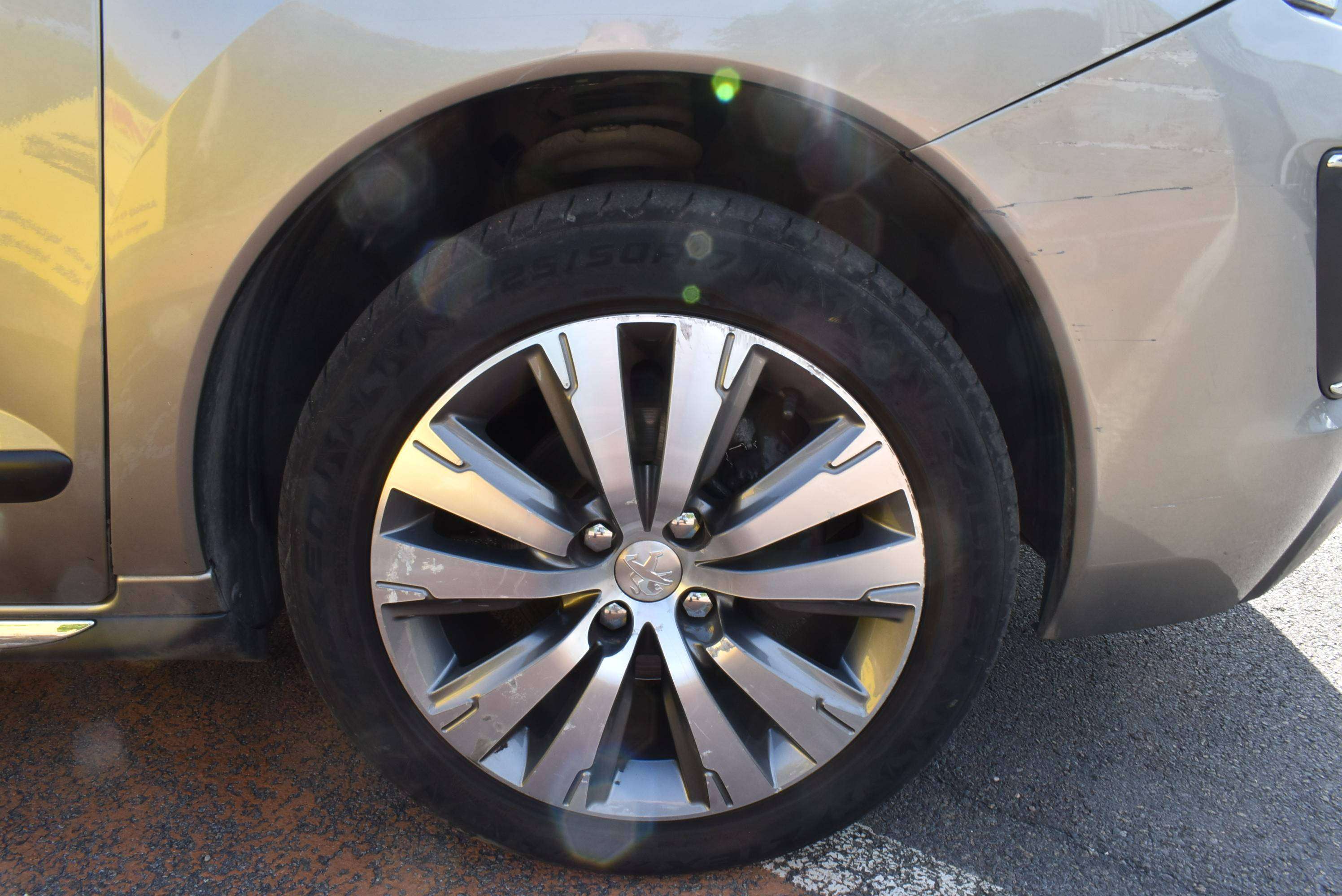 Peugeot 3008 1.6 e-HDi Autom Allure Pack GPSPano **B2B FIX PRIC
