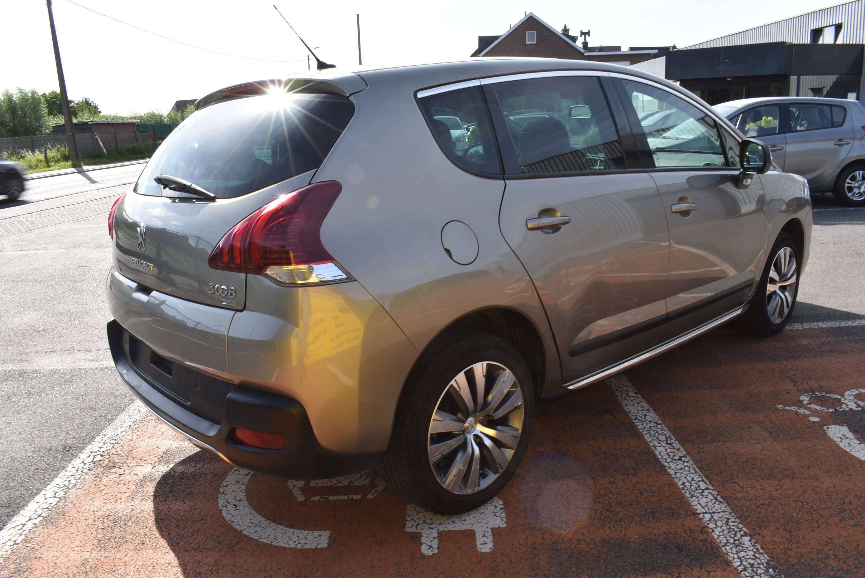 Peugeot 3008 1.6 e-HDi Autom Allure Pack GPSPano **B2B FIX PRIC