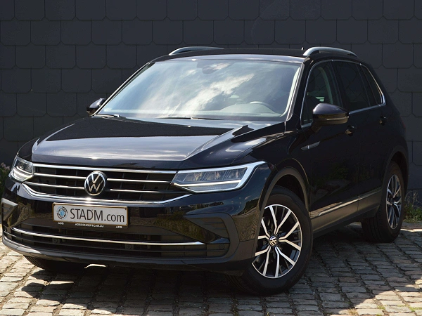 Volkswagen Tiguan Tiguan 2.0 TDI SCR DSG 1HND CARNET CARPASS AUTOMAAT NAVI CARPLAY