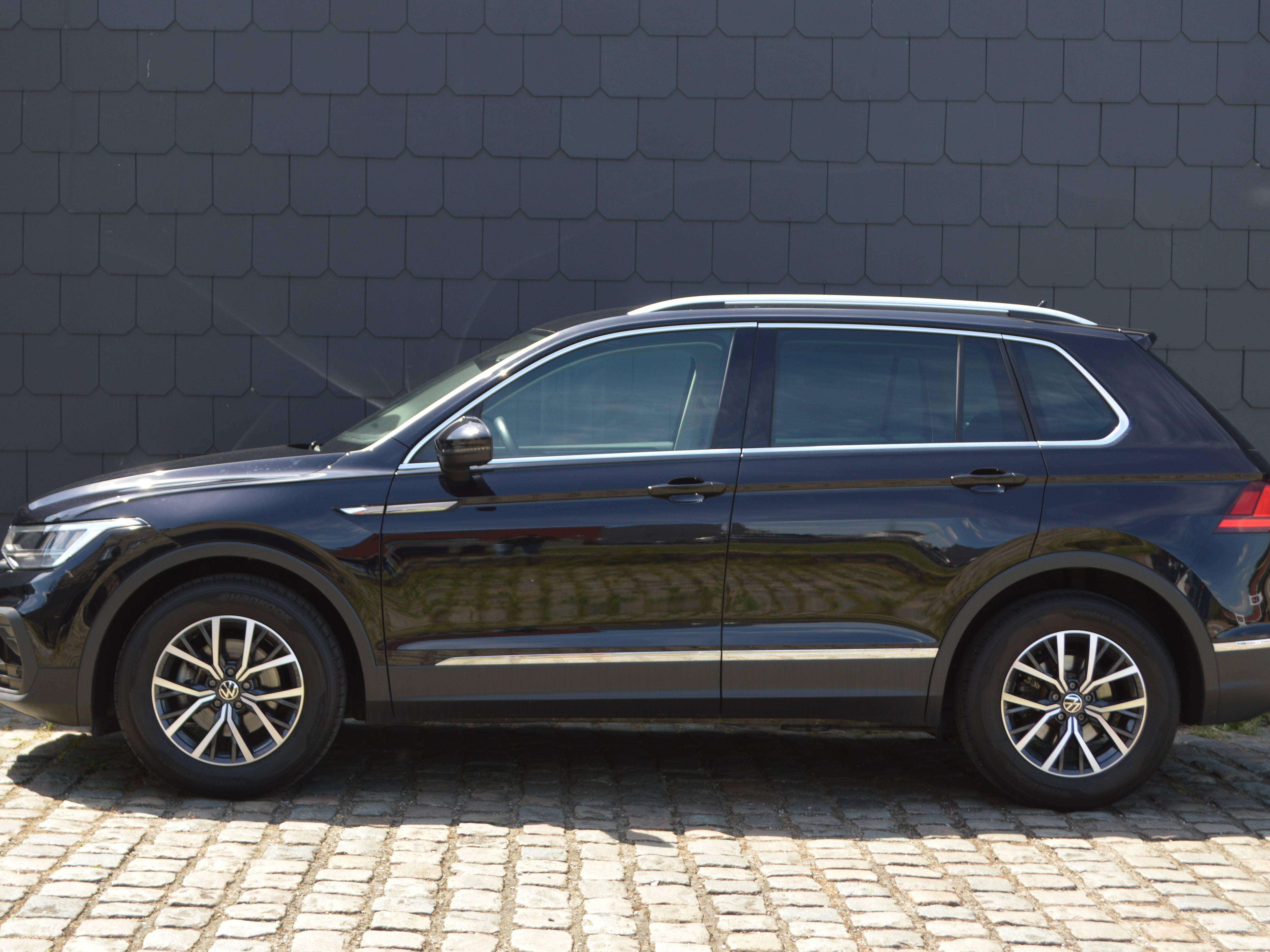 Volkswagen Tiguan Tiguan 2.0 TDI SCR DSG 1HND CARNET CARPASS AUTOMAAT NAVI CARPLAY