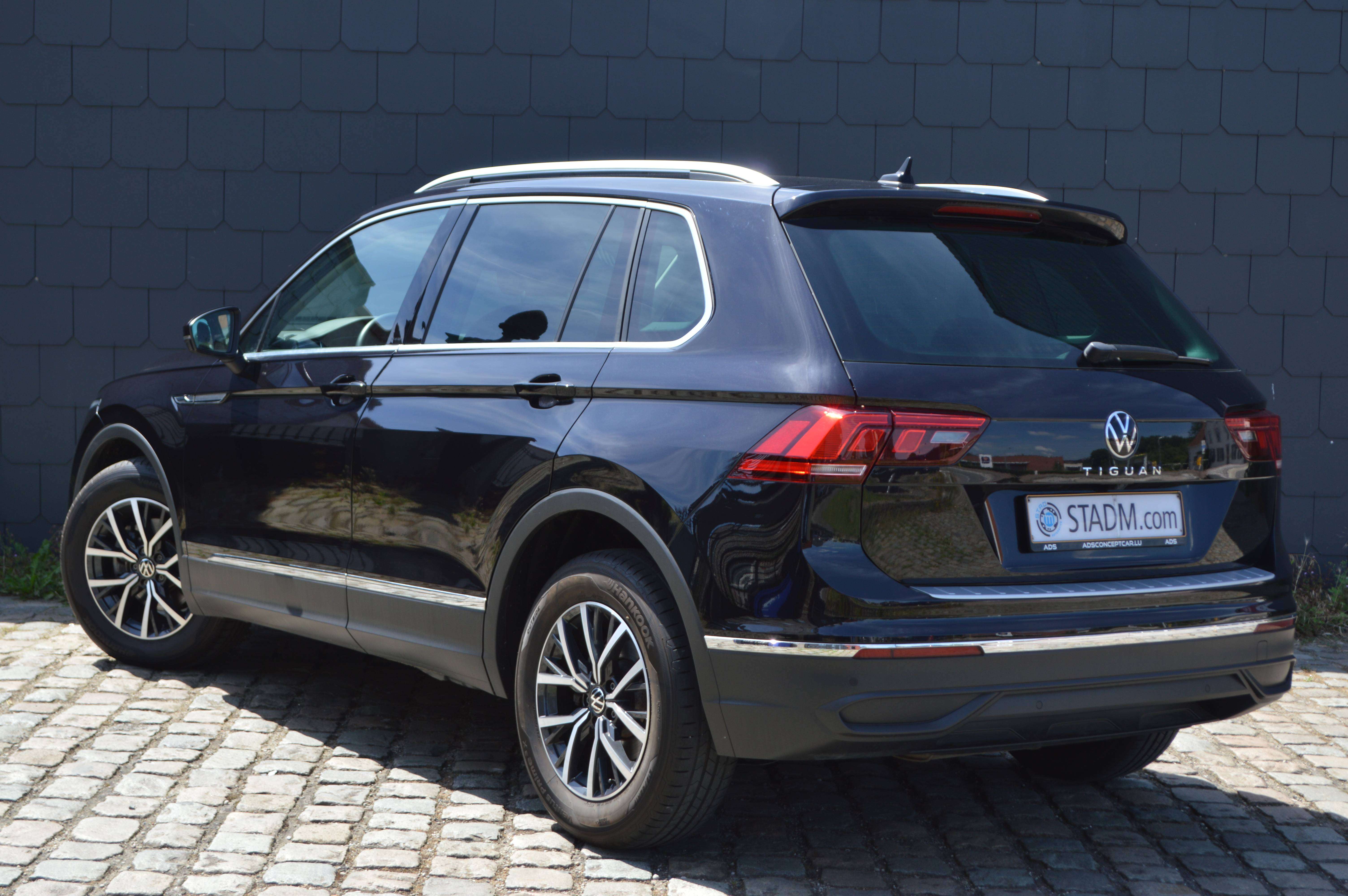 Volkswagen Tiguan Tiguan 2.0 TDI SCR DSG 1HND CARNET CARPASS AUTOMAAT NAVI CARPLAY